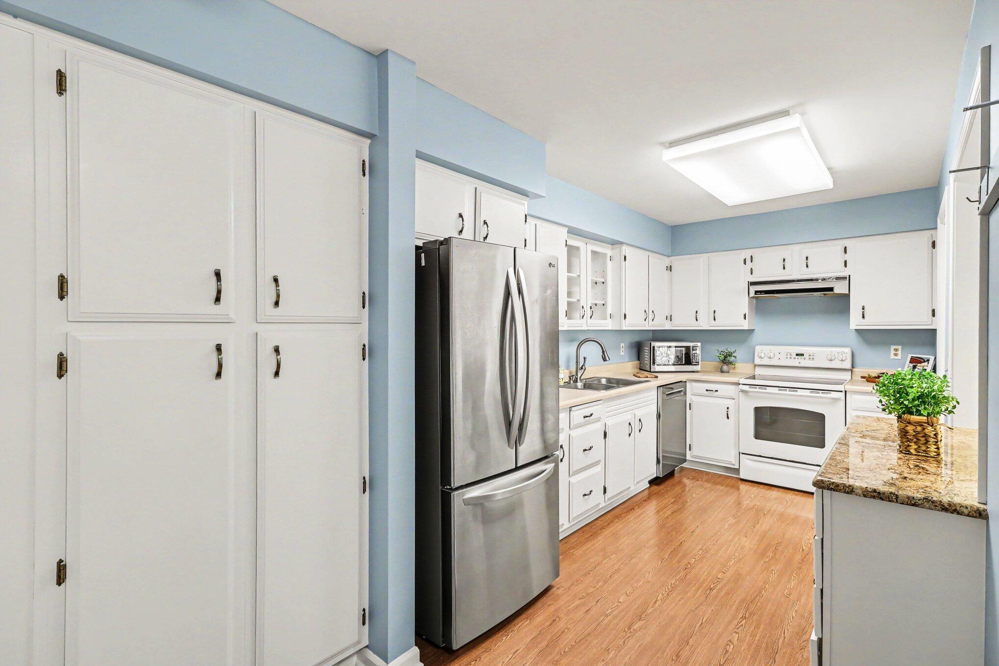 4040 Greenleaf Circle #410