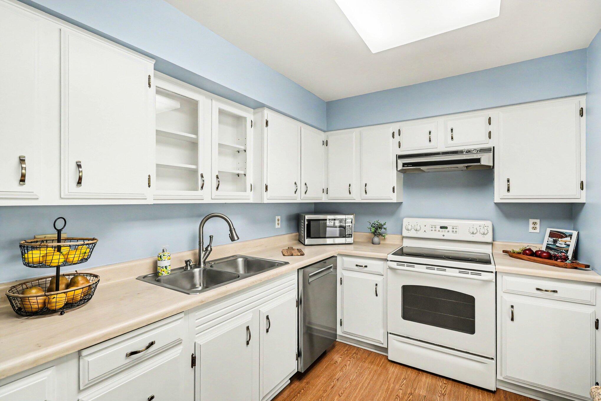 4040 Greenleaf Circle #410