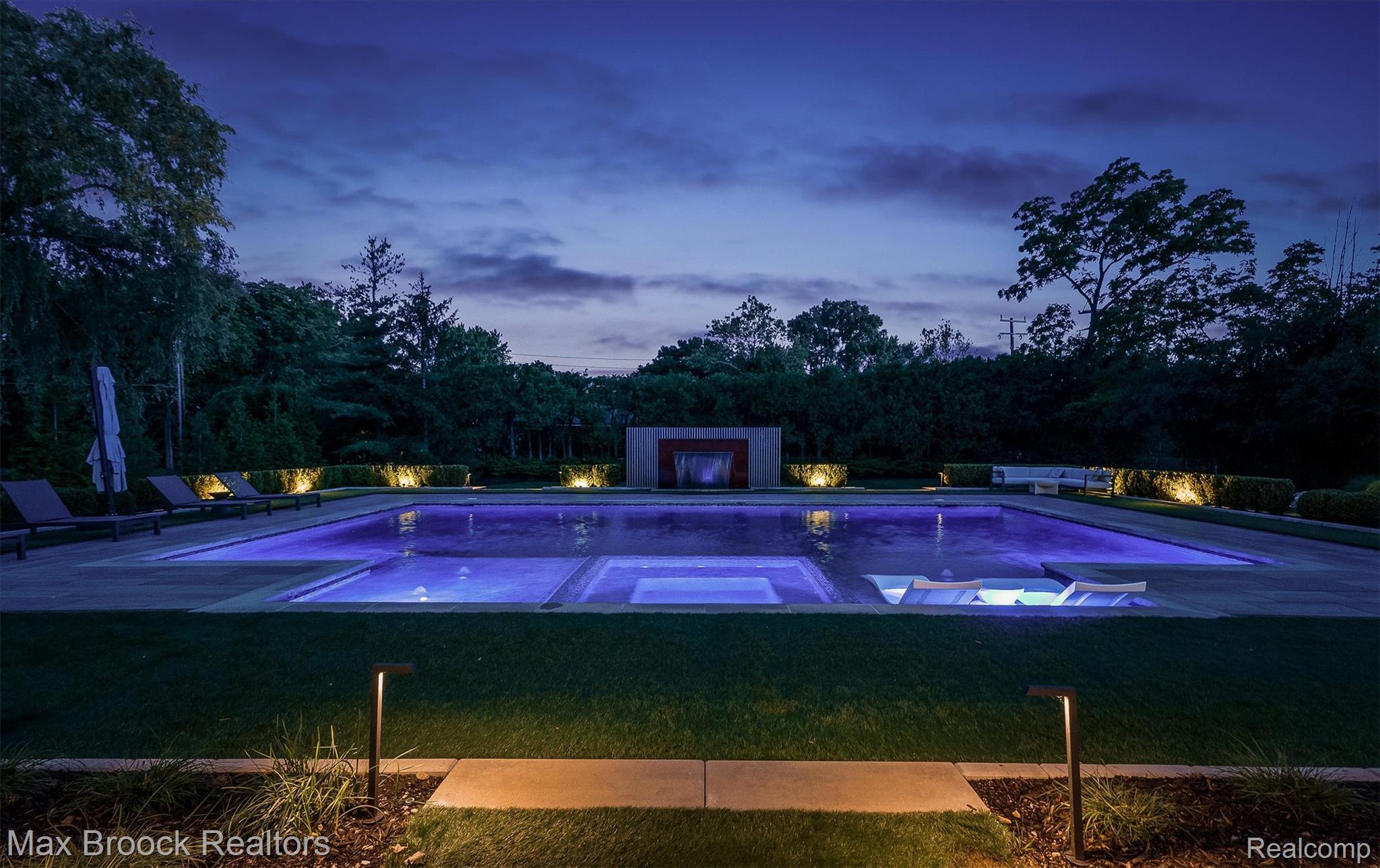 7400 Parkstone Lane