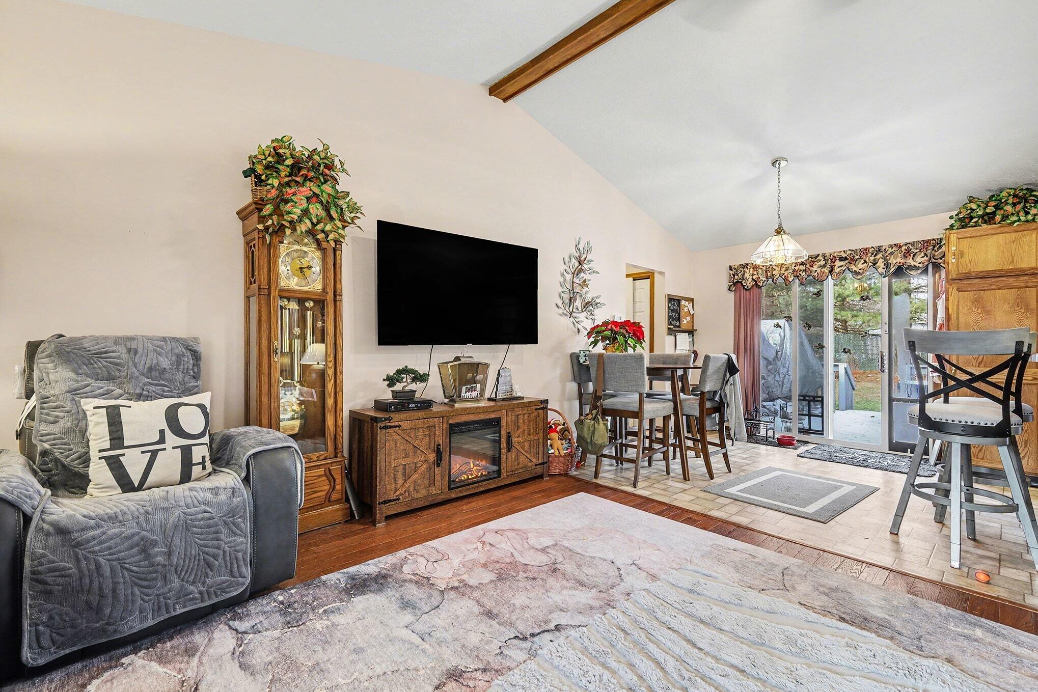 221 Glen Eagle Drive NE