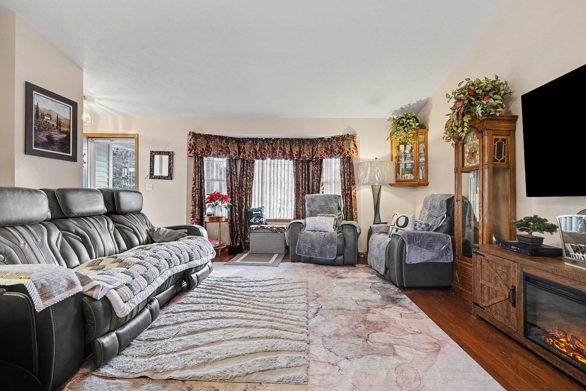 221 Glen Eagle Drive NE