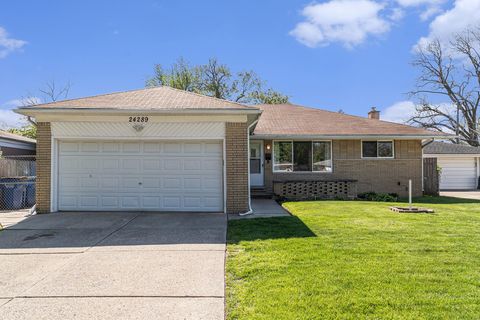 24289 PINGREE Avenue Warren City Macomb MI 48089