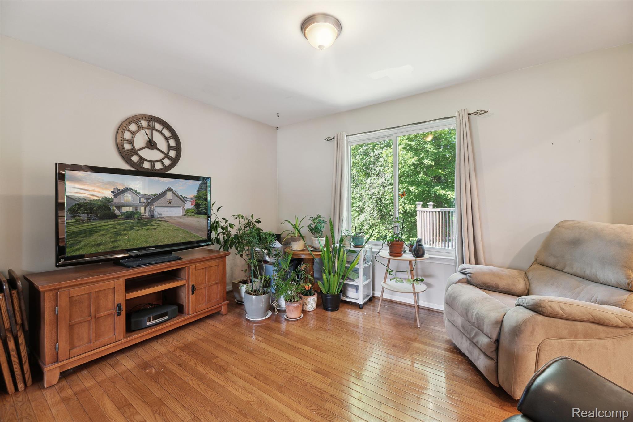 Oxford Charter Township, Michigan 48371, United States, 4 Bedrooms Bedrooms, ,3 BathroomsBathrooms,Residential,Active,161111