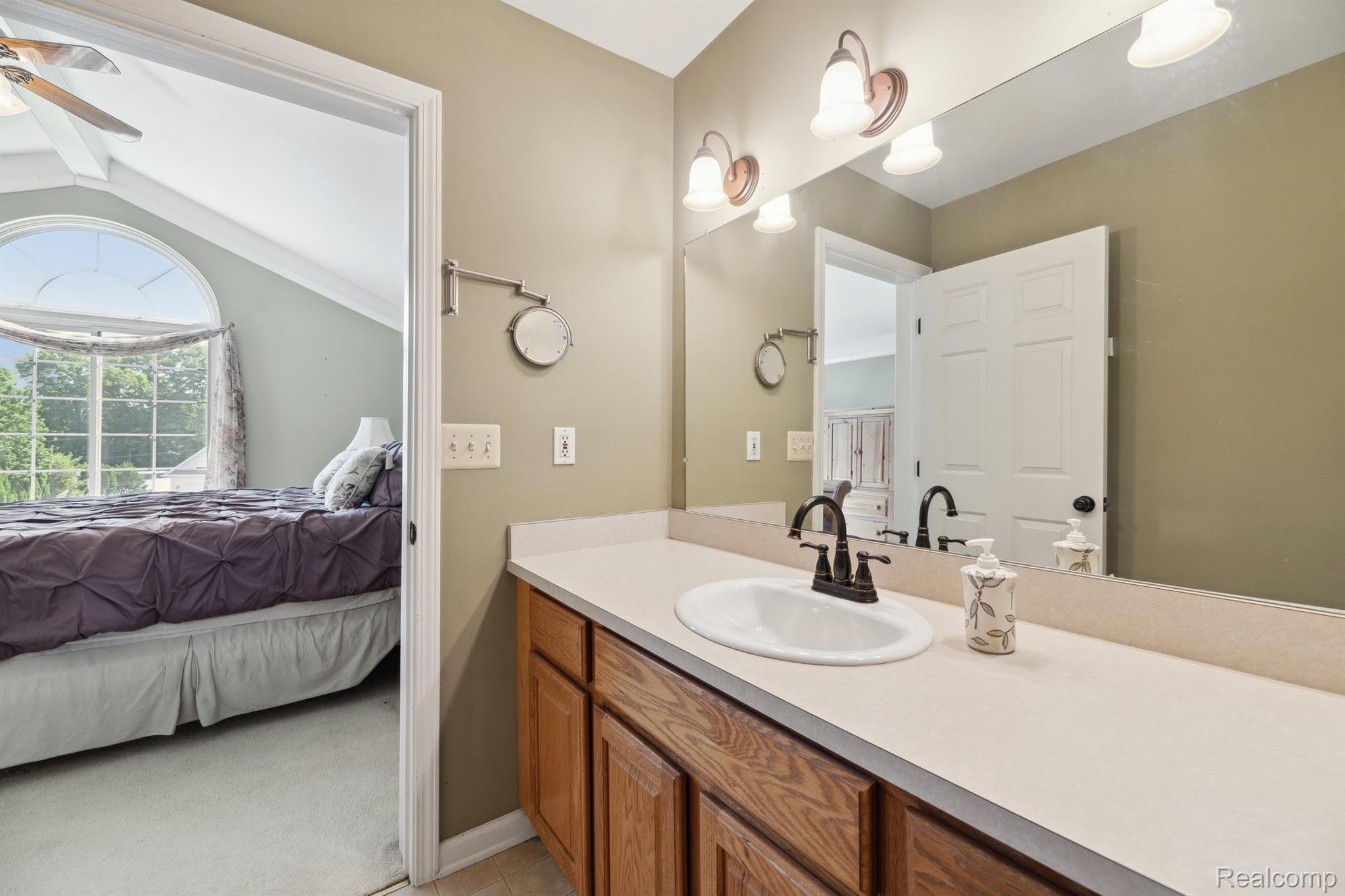 Oxford Charter Township, Michigan 48371, United States, 4 Bedrooms Bedrooms, ,3 BathroomsBathrooms,Residential,Active,161111