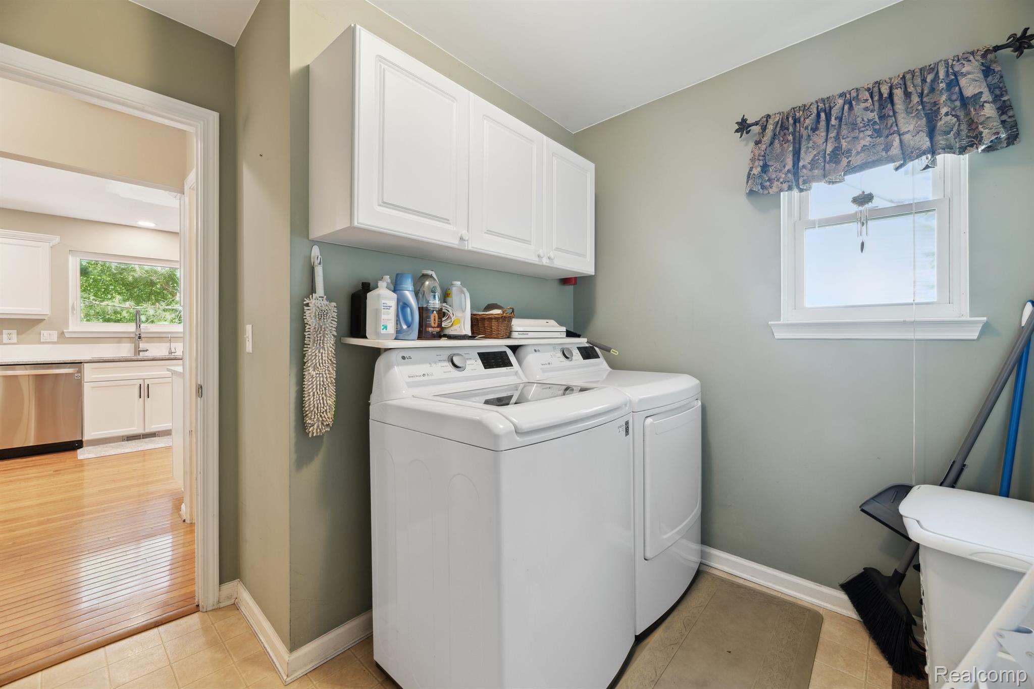 Oxford Charter Township, Michigan 48371, United States, 4 Bedrooms Bedrooms, ,3 BathroomsBathrooms,Residential,Active,161111