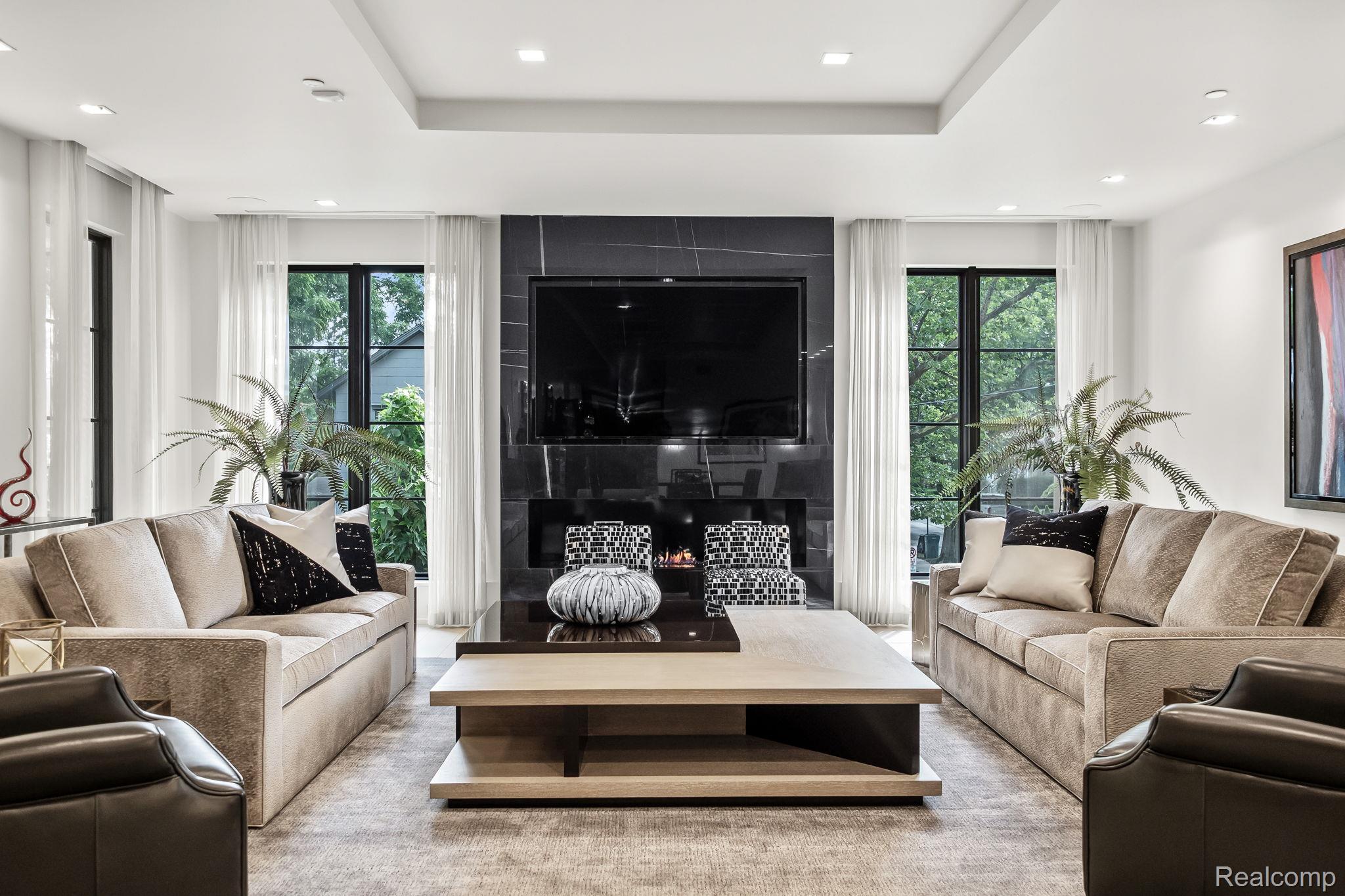 420 E Frank Street #201