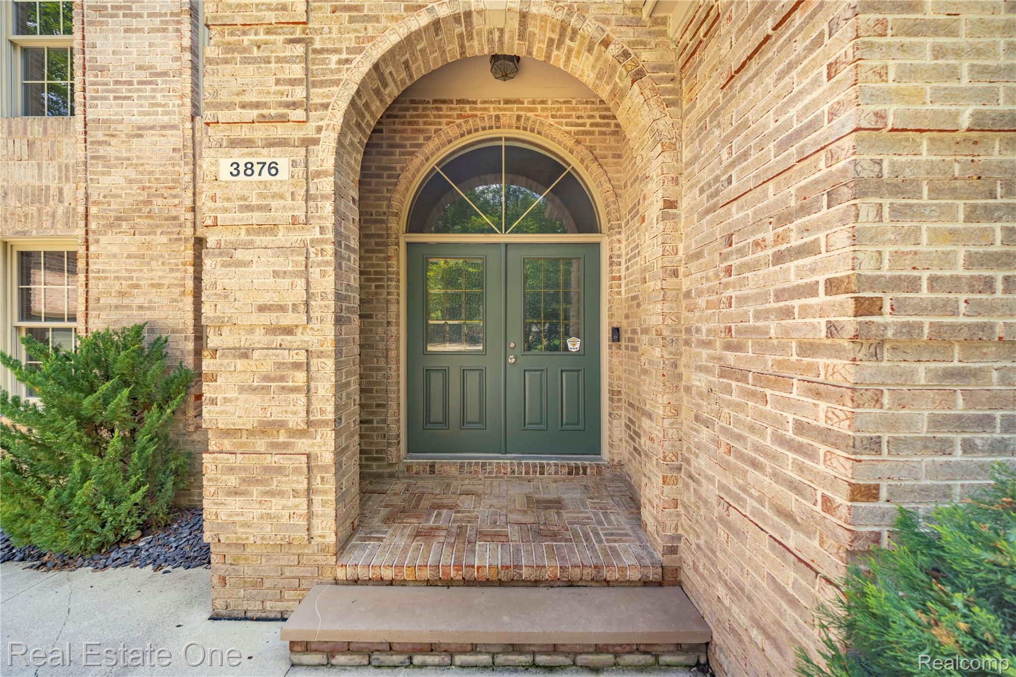 3876 Elder Road S