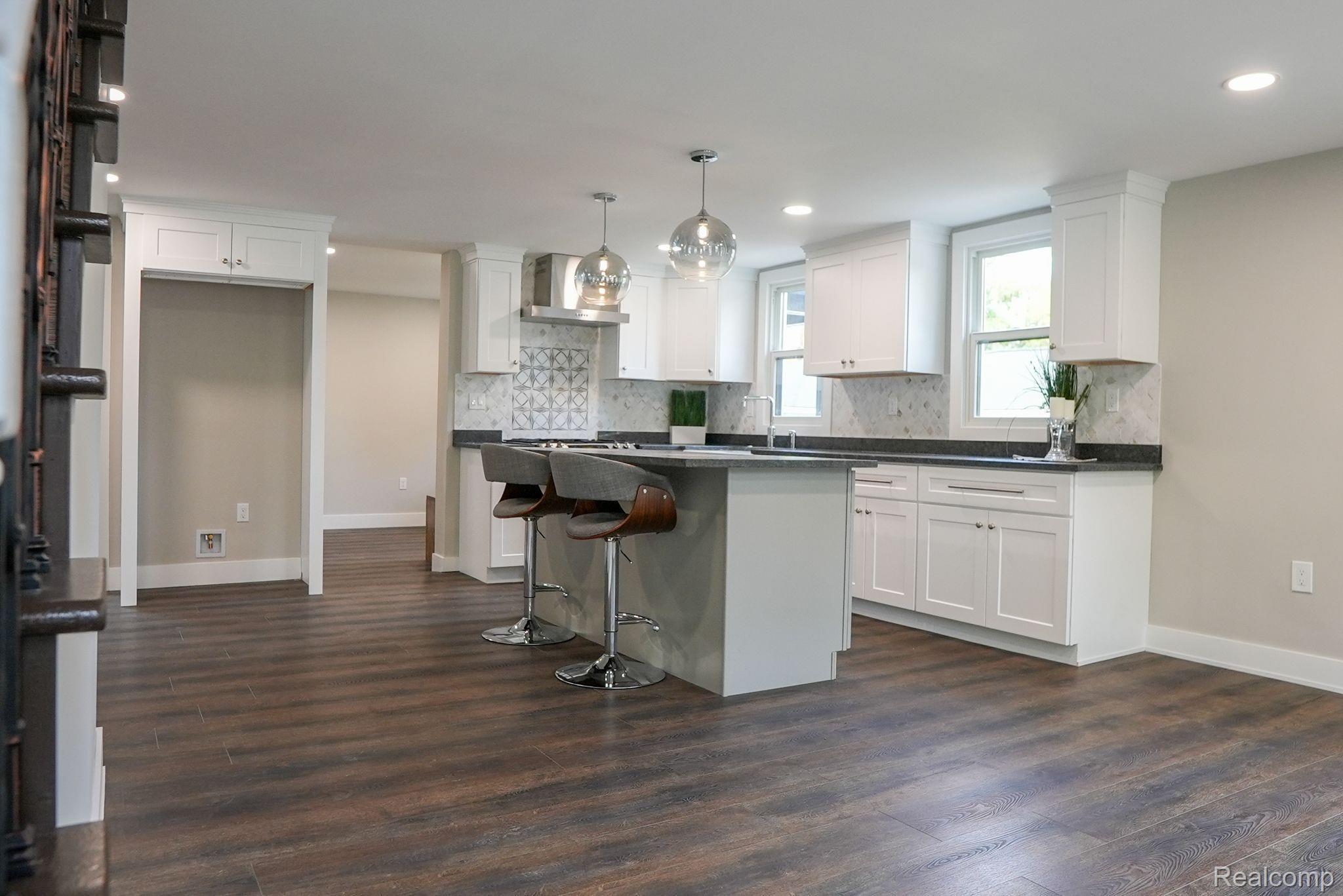 278 W SAINT CLAIR Street