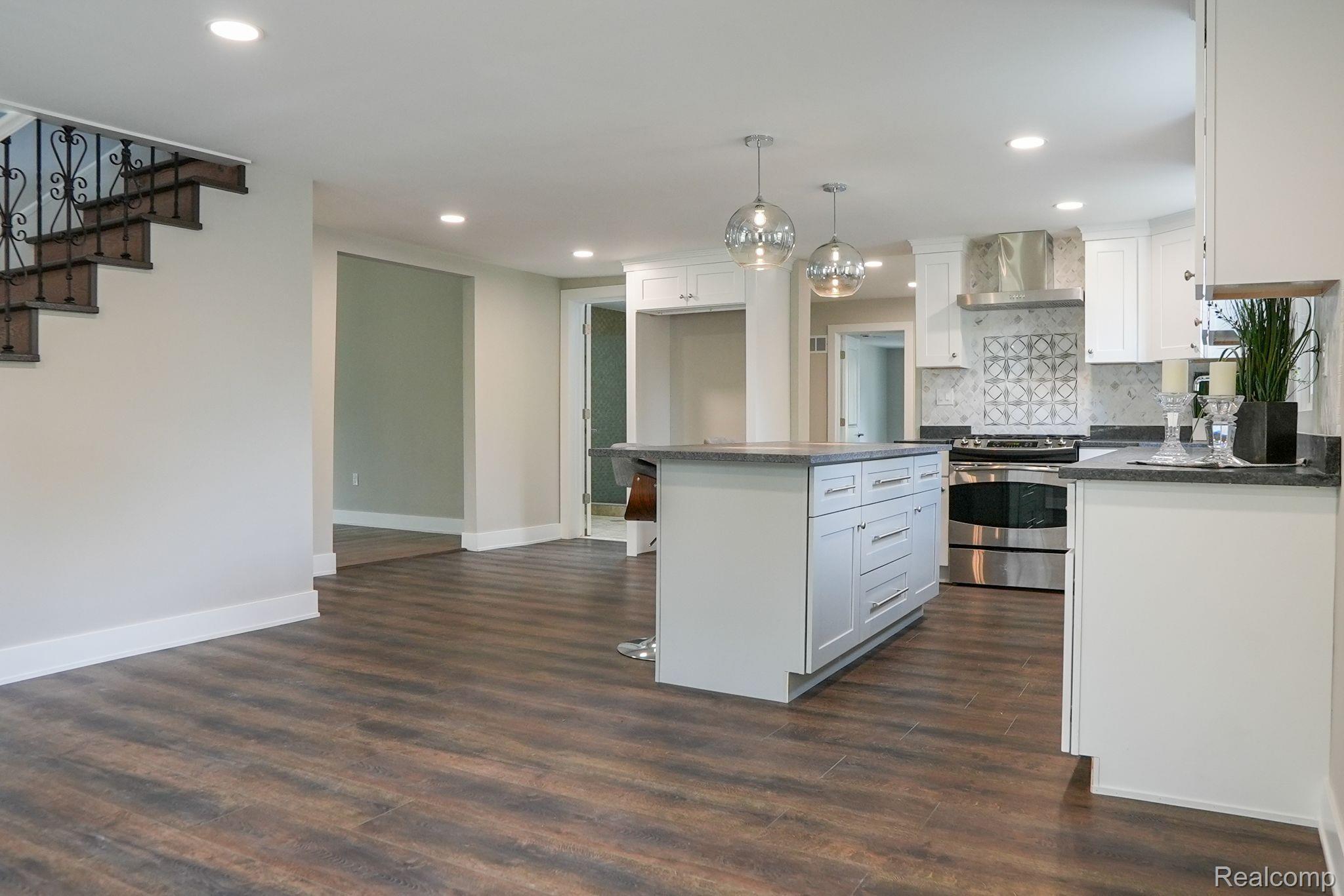 278 W SAINT CLAIR Street