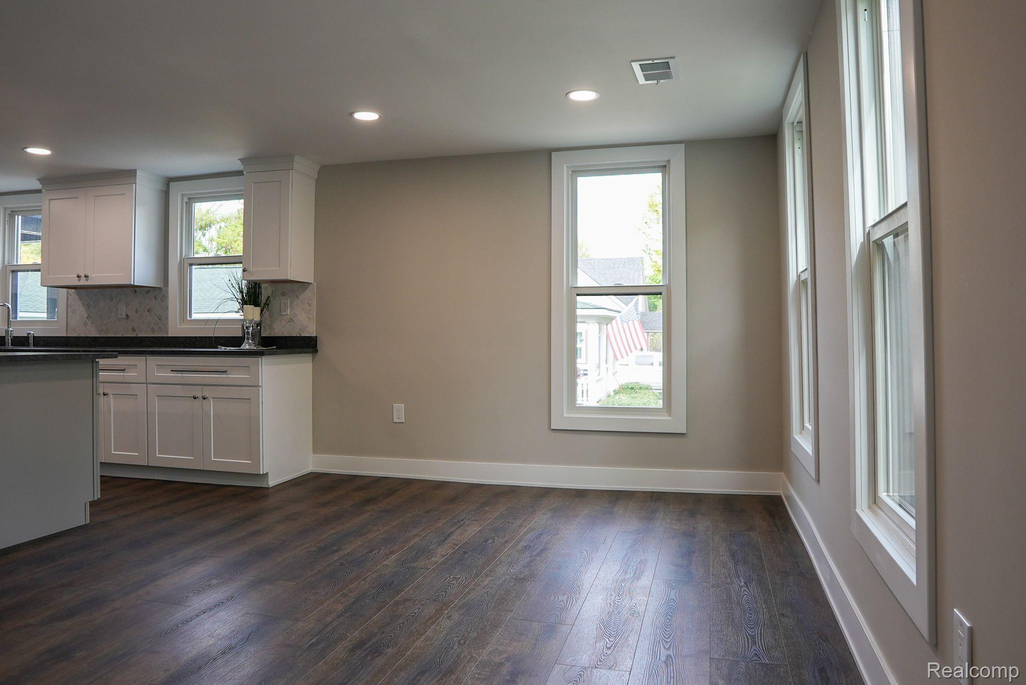 278 W SAINT CLAIR Street