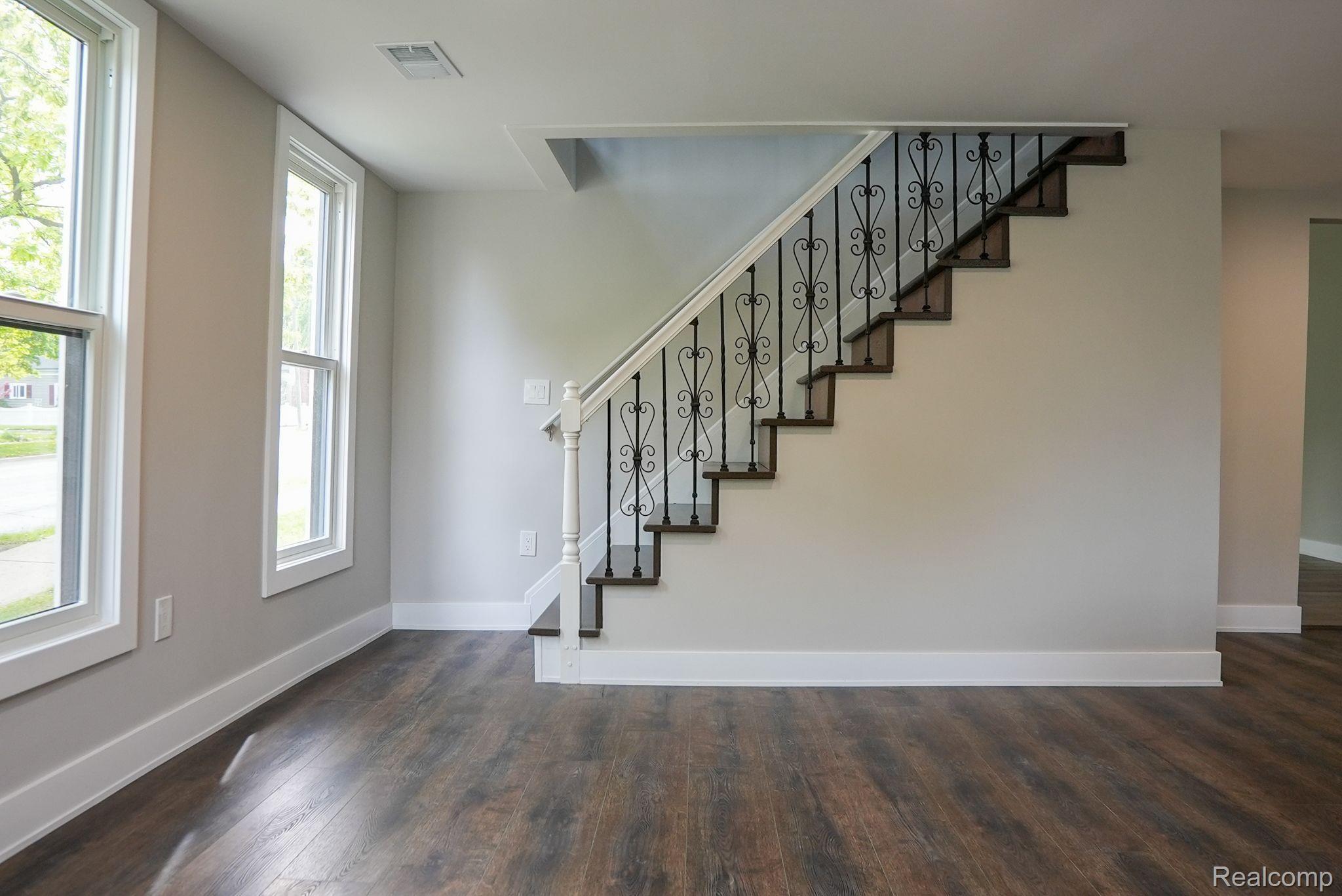 278 W SAINT CLAIR Street
