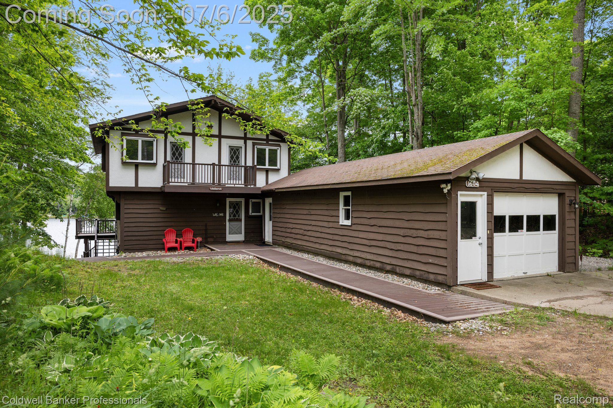 1604 SHALLOW SHORES Drive