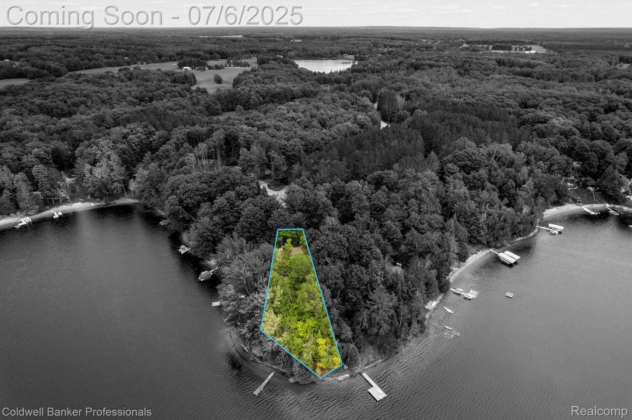 1604 SHALLOW SHORES Drive