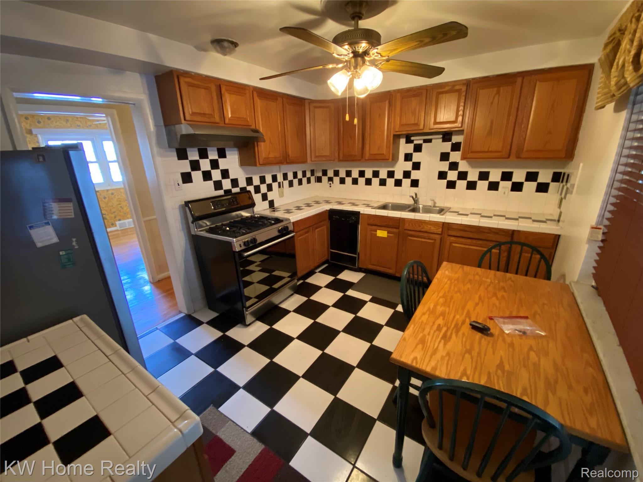 18635 San Diego Boulevard