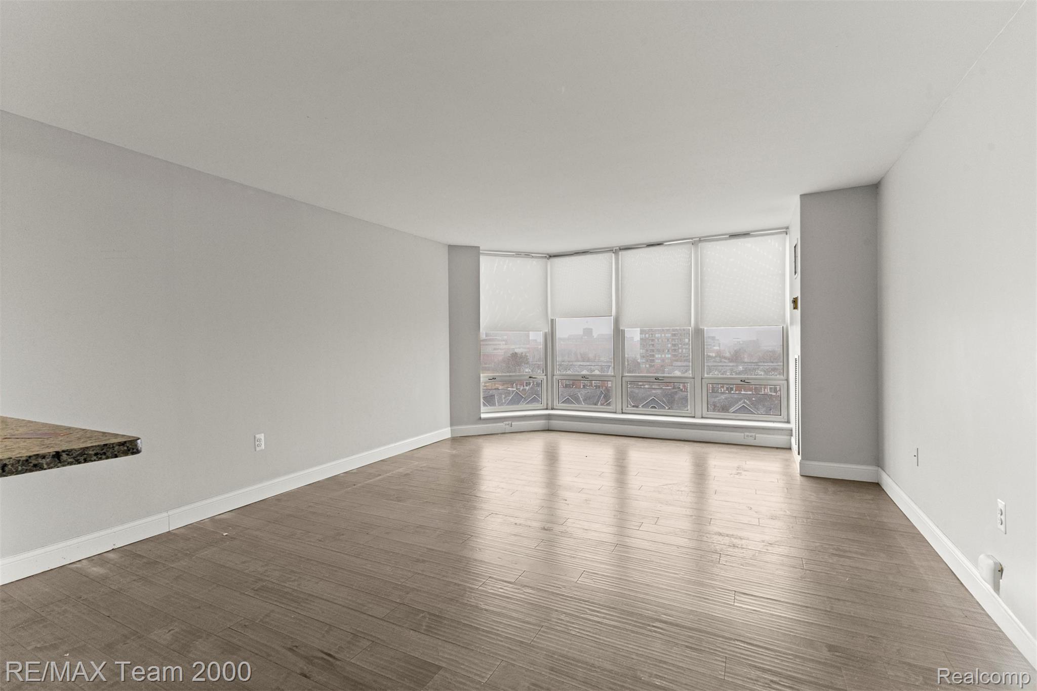 250 E HARBORTOWN Drive 702