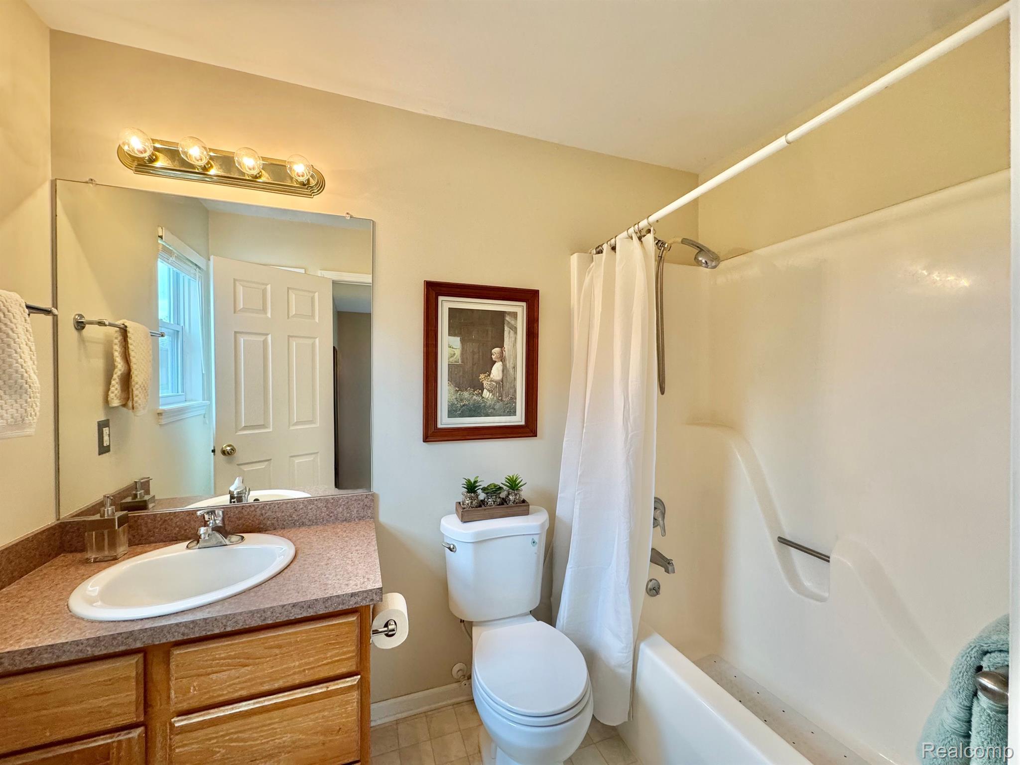 Flint Charter Township Genesee, Michigan 48433, United States, 2 Bedrooms Bedrooms, ,2 BathroomsBathrooms,Residential,Active,117815