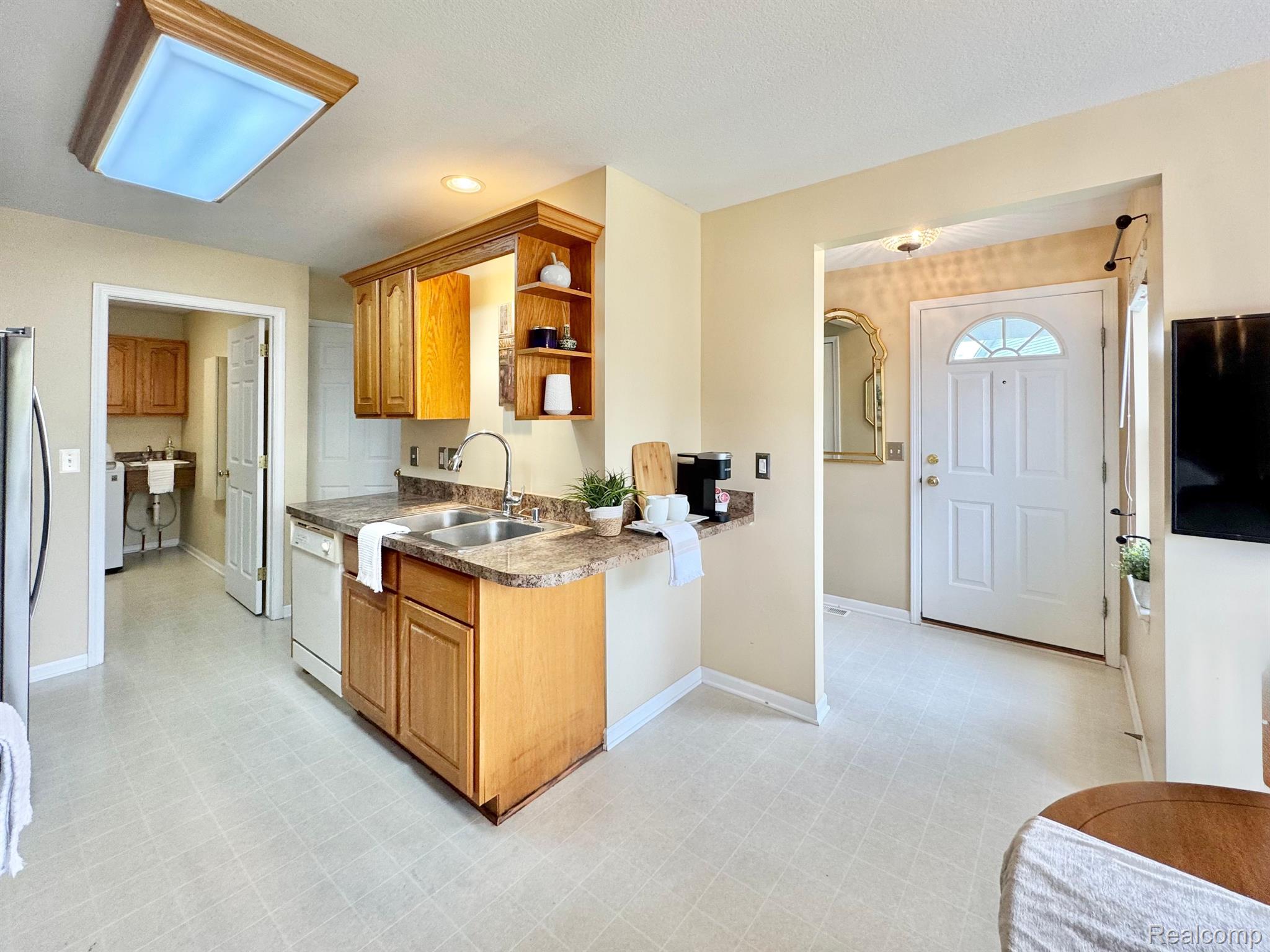 Flint Charter Township Genesee, Michigan 48433, United States, 2 Bedrooms Bedrooms, ,2 BathroomsBathrooms,Residential,Active,117815