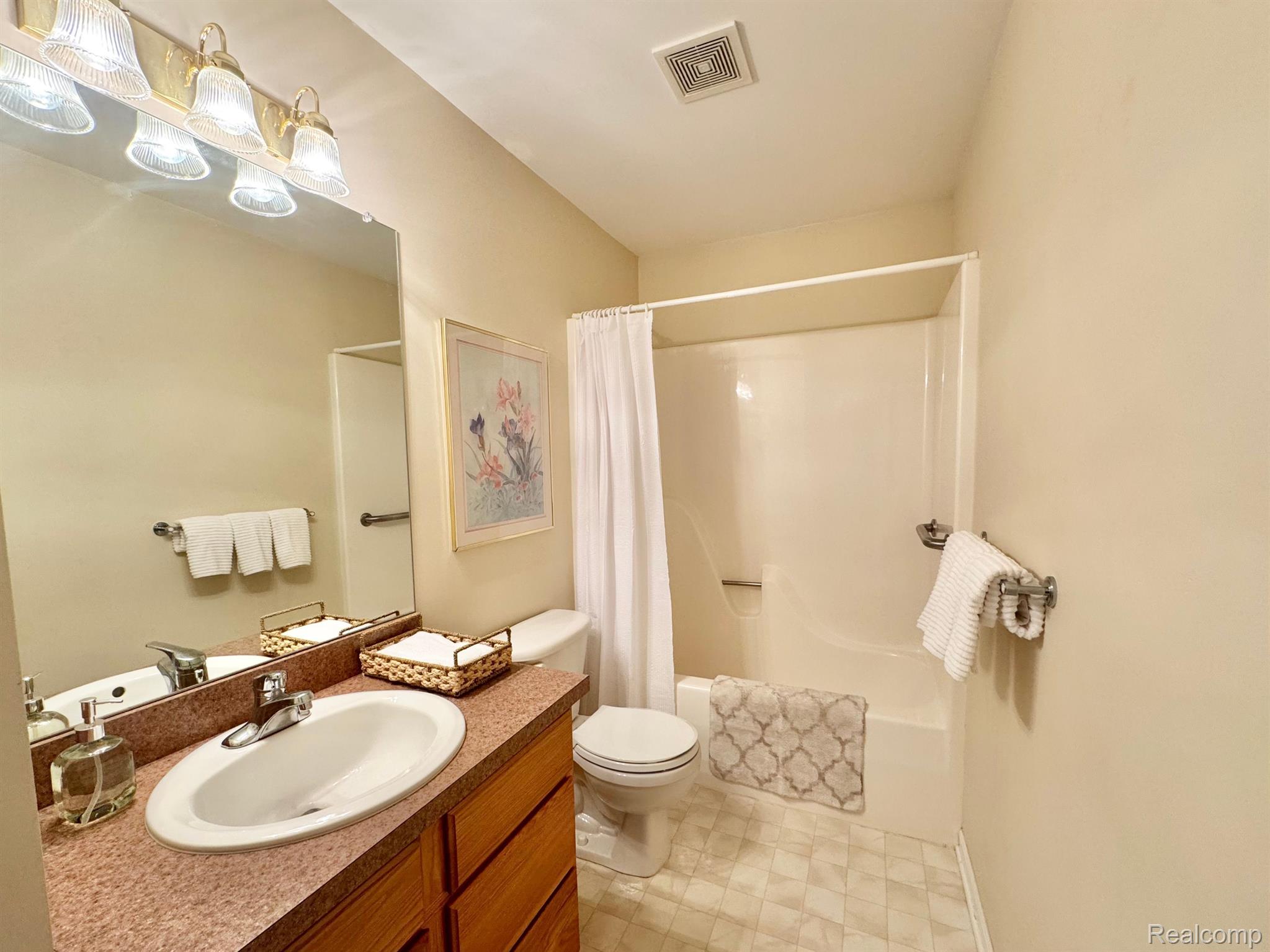 Flint Charter Township Genesee, Michigan 48433, United States, 2 Bedrooms Bedrooms, ,2 BathroomsBathrooms,Residential,Active,117815