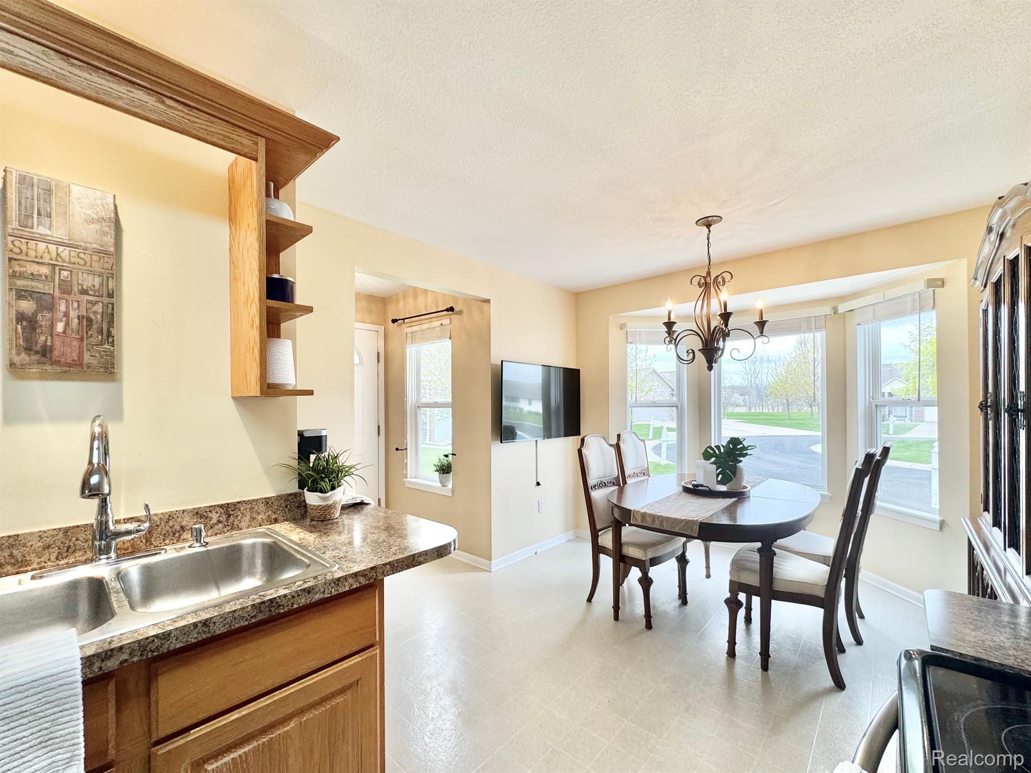 Flint Charter Township Genesee, Michigan 48433, United States, 2 Bedrooms Bedrooms, ,2 BathroomsBathrooms,Residential,Active,117815