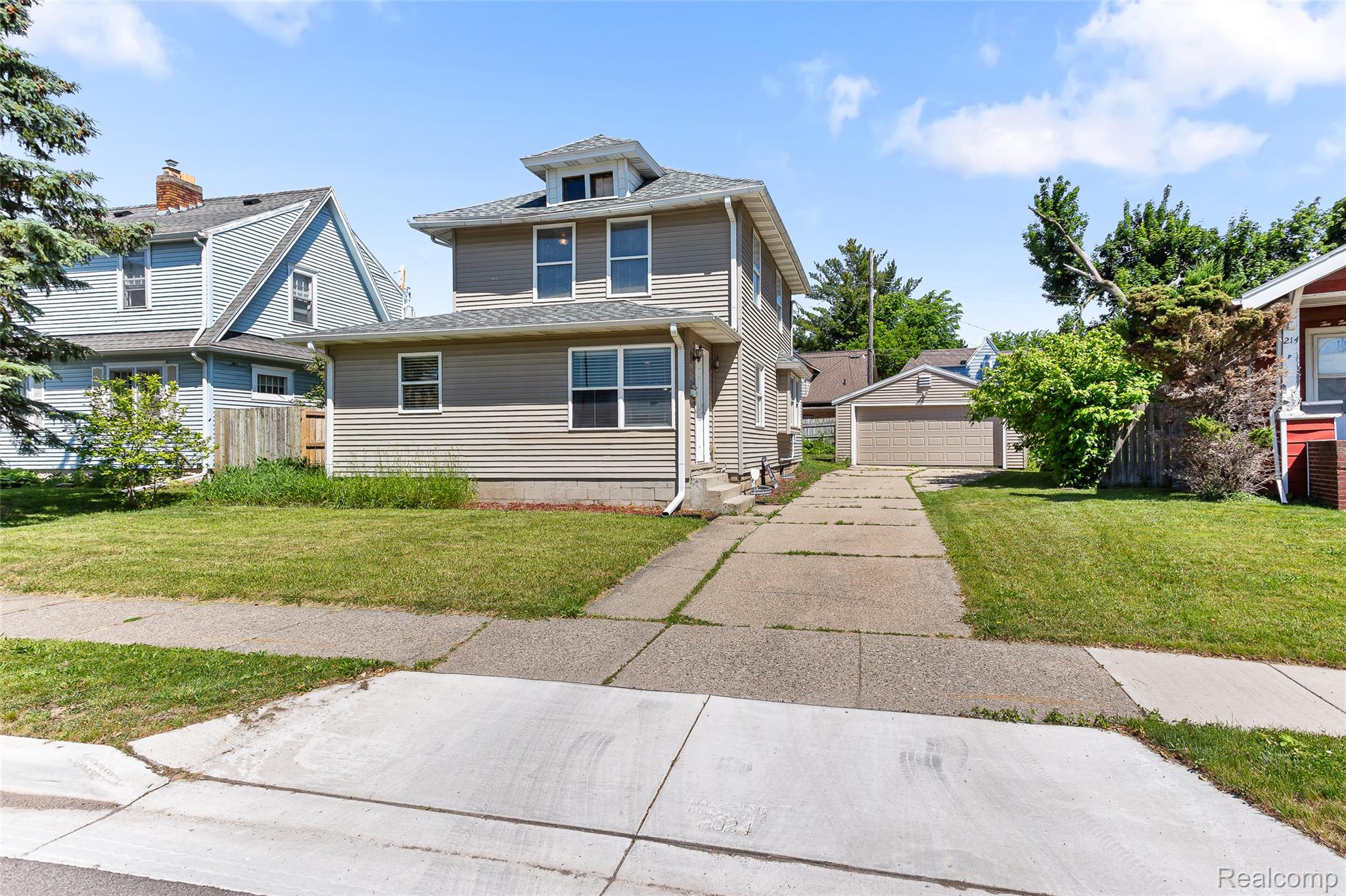 218 W Greenlawn Avenue