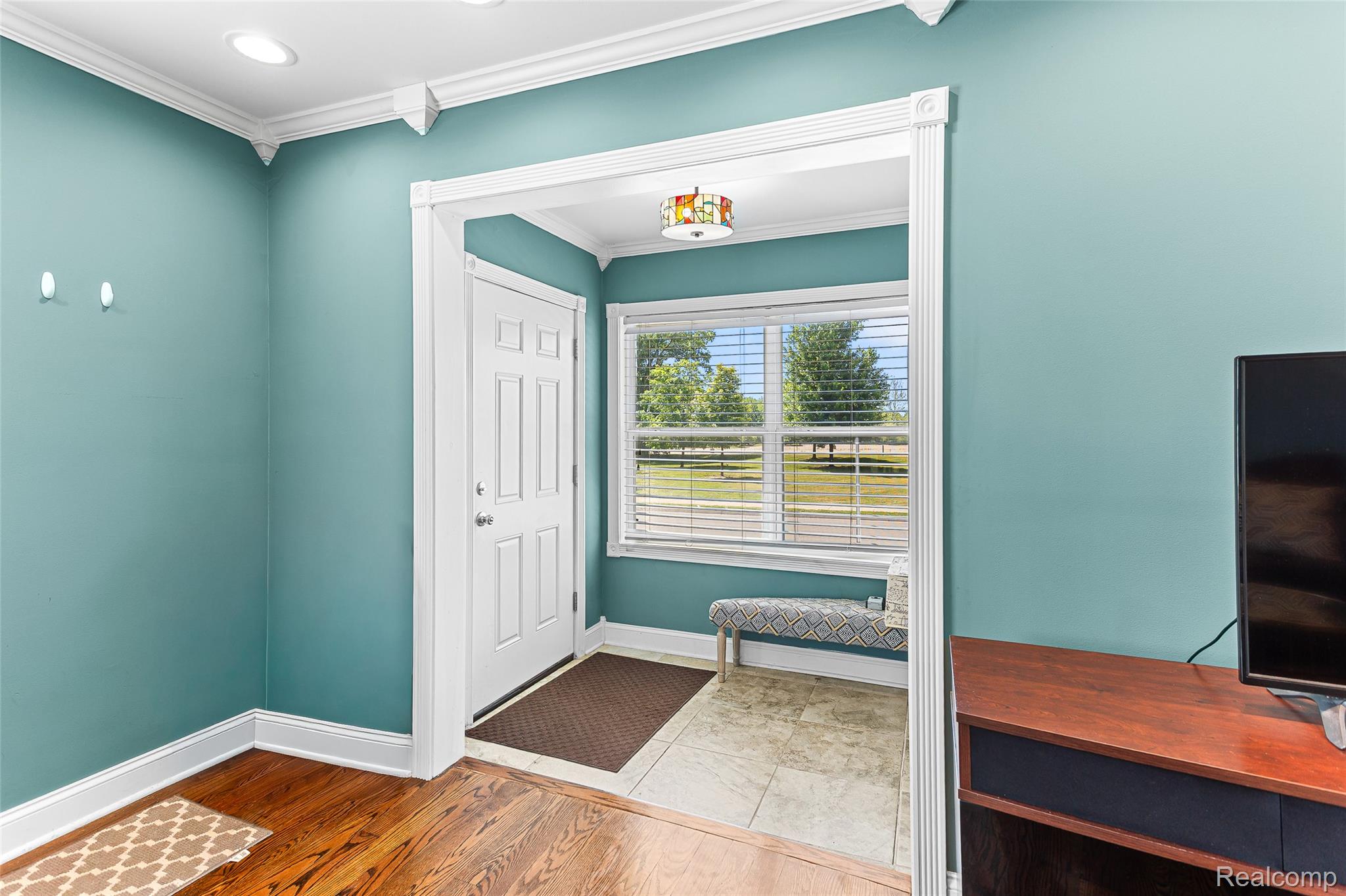 218 W Greenlawn Avenue