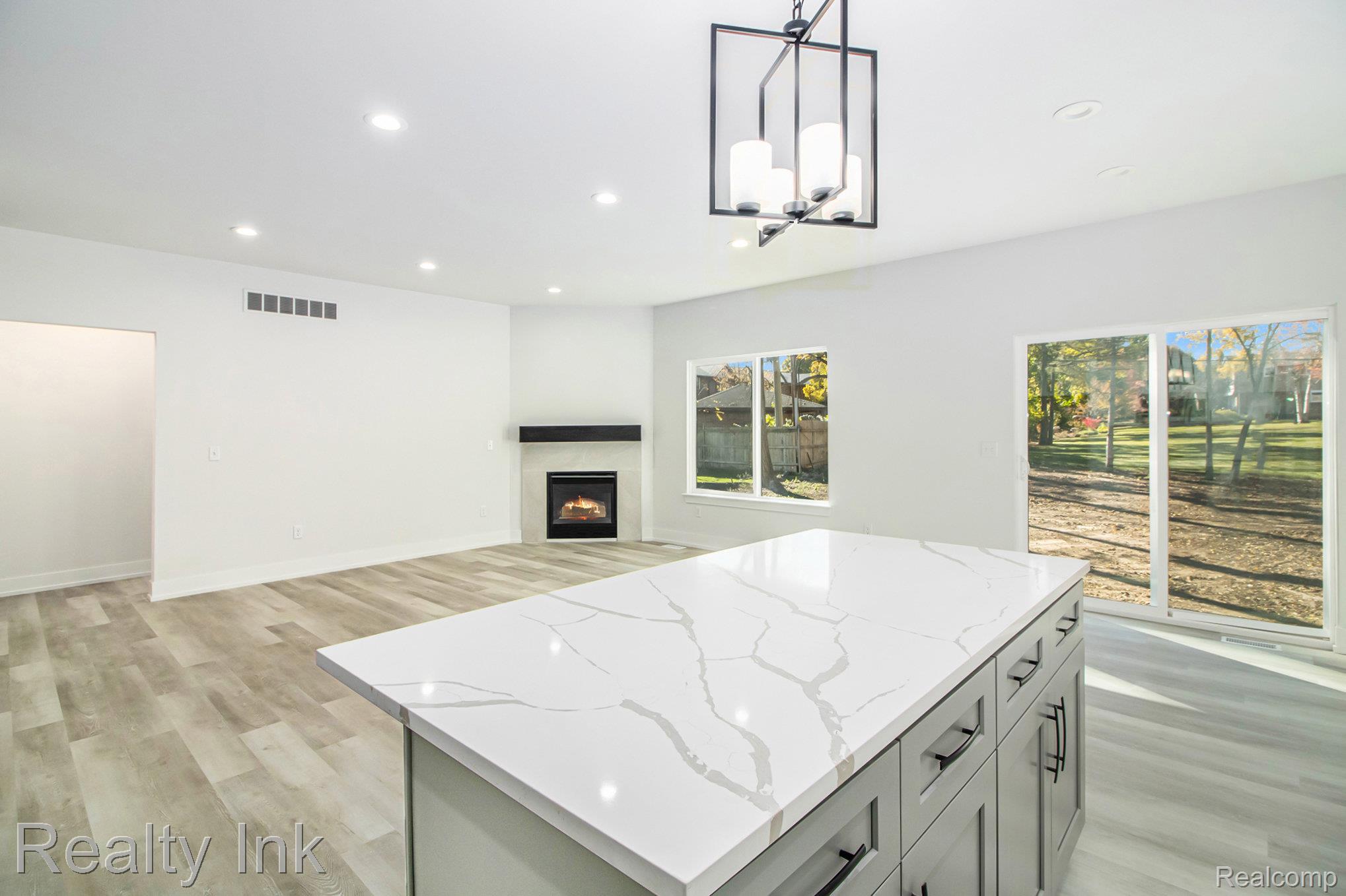 15833 Marilyn Avenue