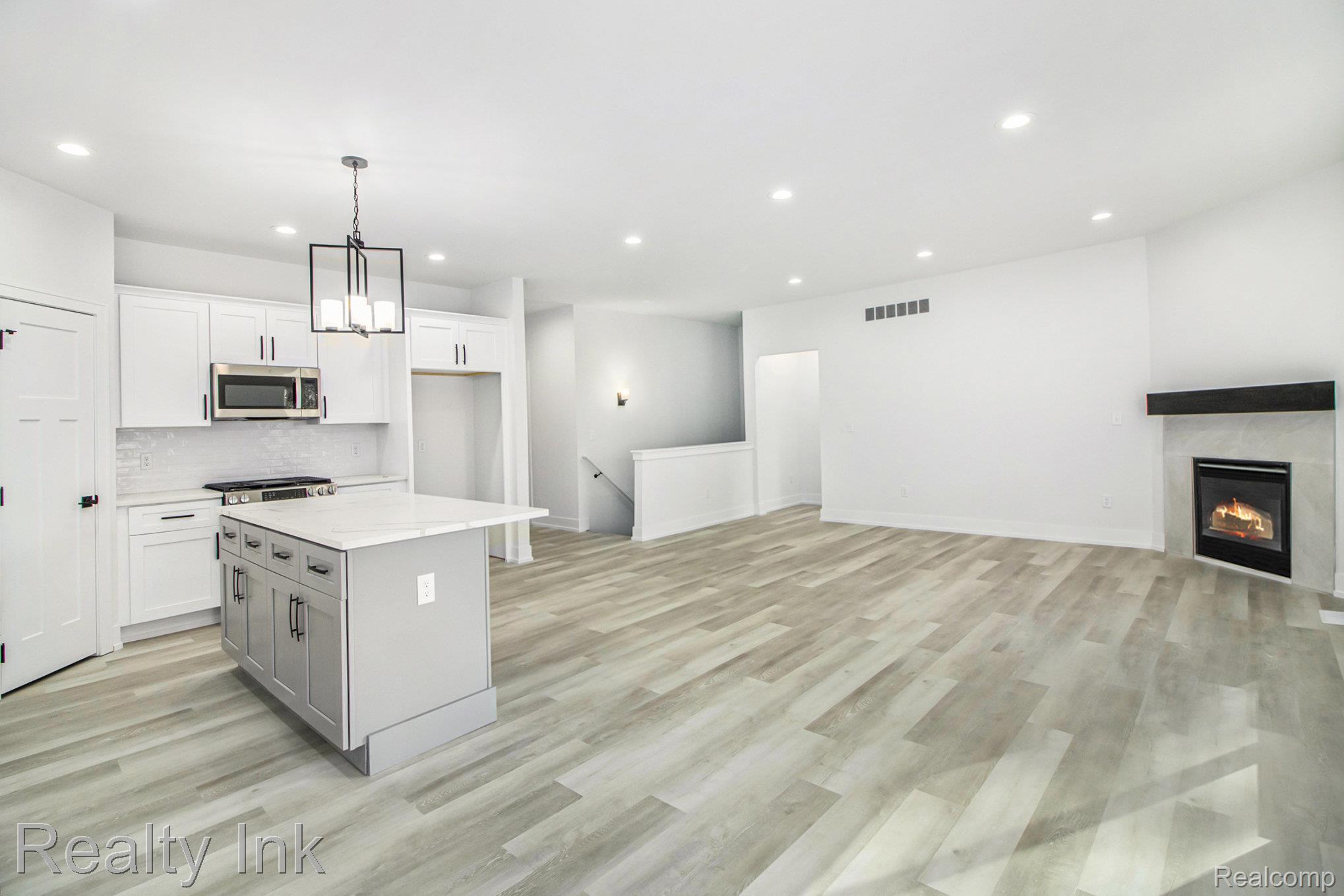 15833 Marilyn Avenue