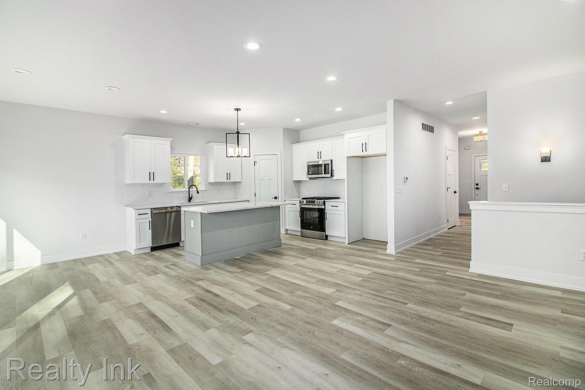 15833 Marilyn Avenue