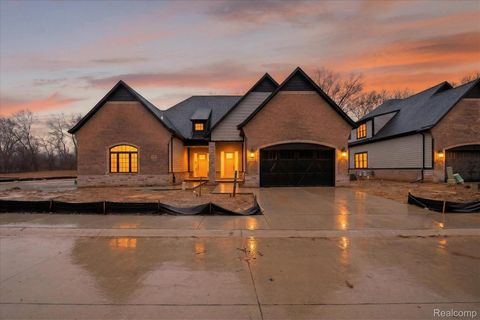 546 Maplehill Road Rochester Hills City MI 48306