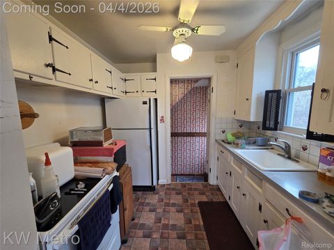 Tiny photo for 1035 N Vermont Avenue, Royal Oak City, MI 48067 (MLS # 20261021687)