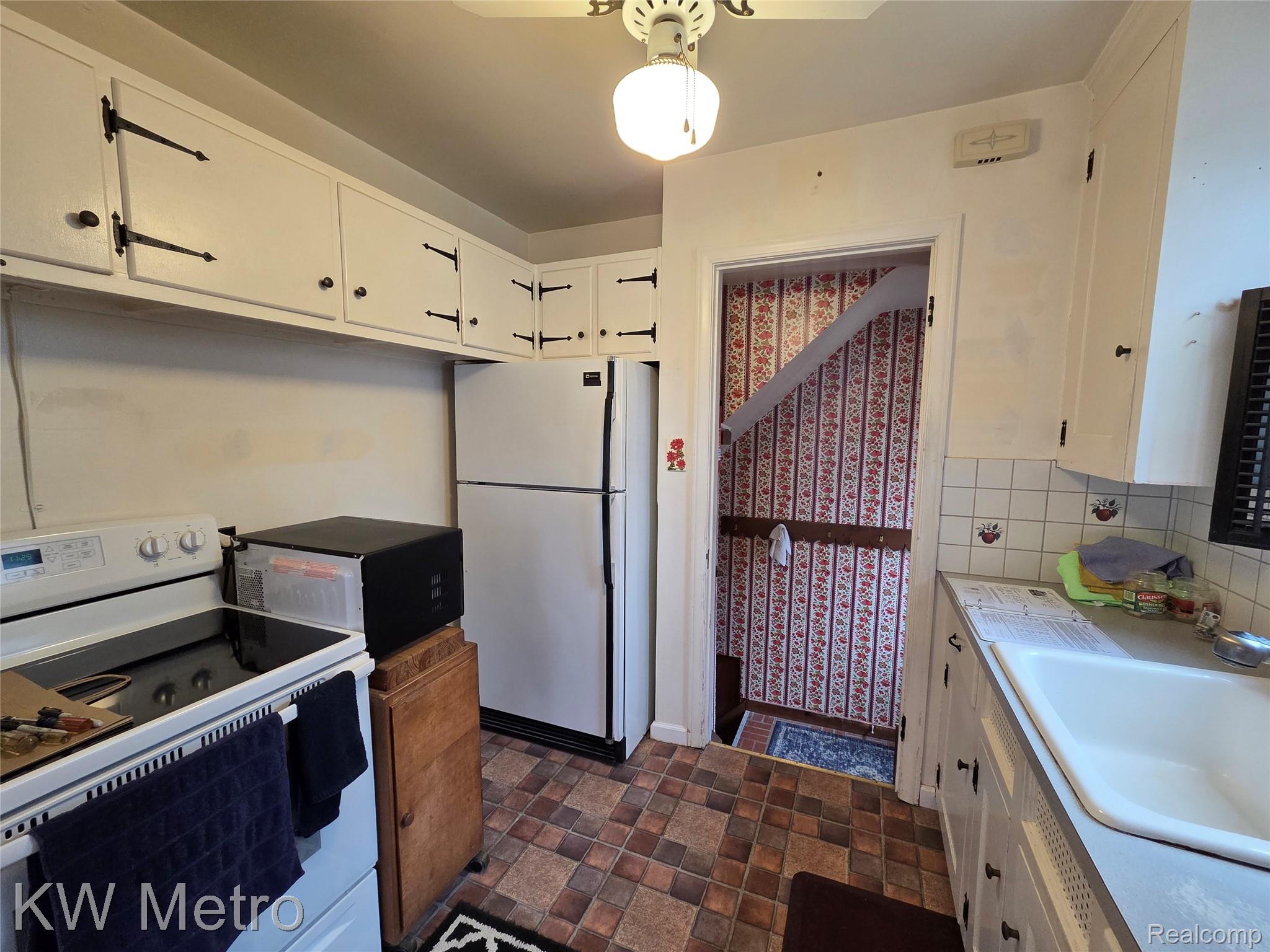 1035 N Vermont Avenue