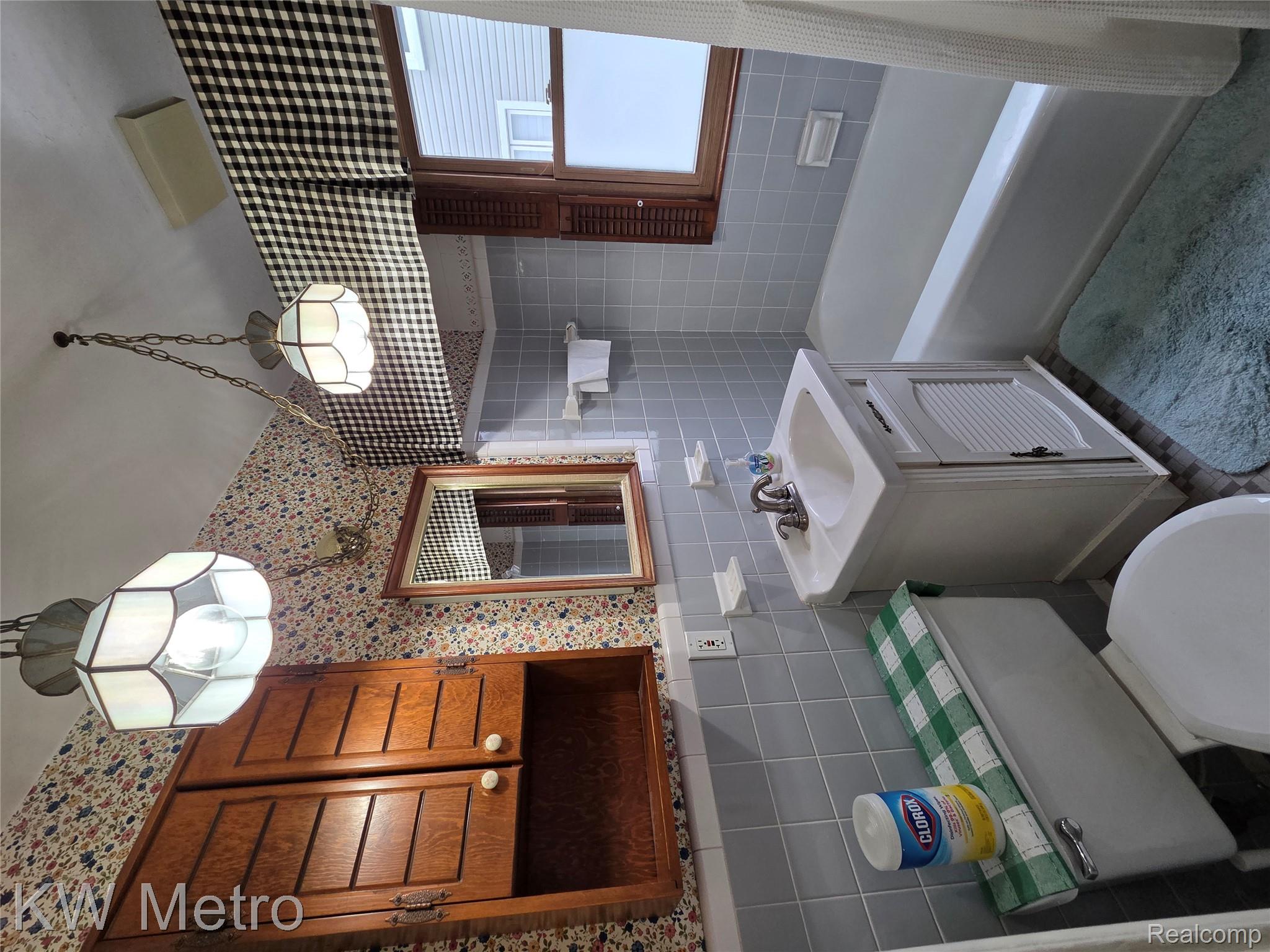 1035 N Vermont Avenue