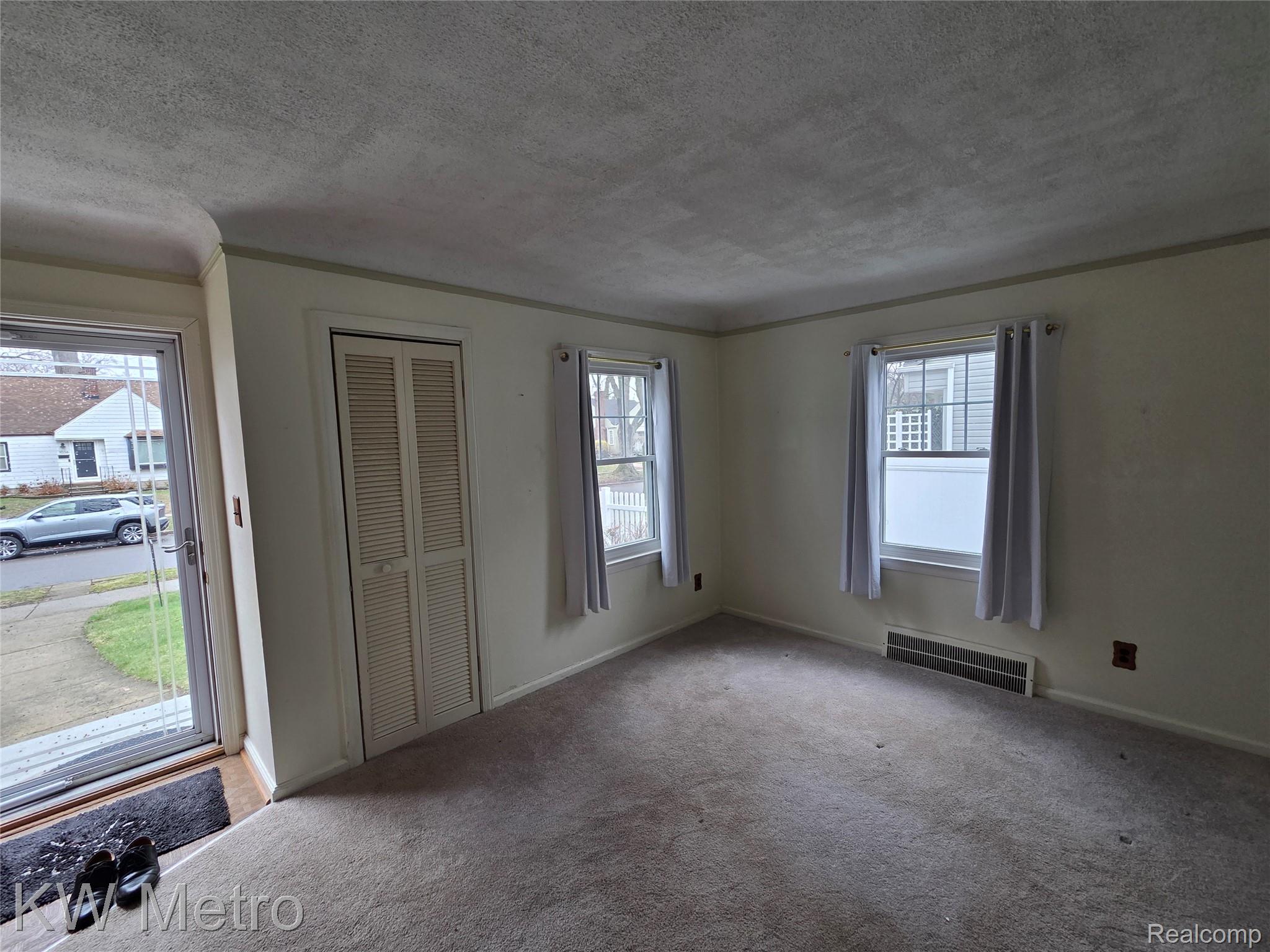 1035 N Vermont Avenue