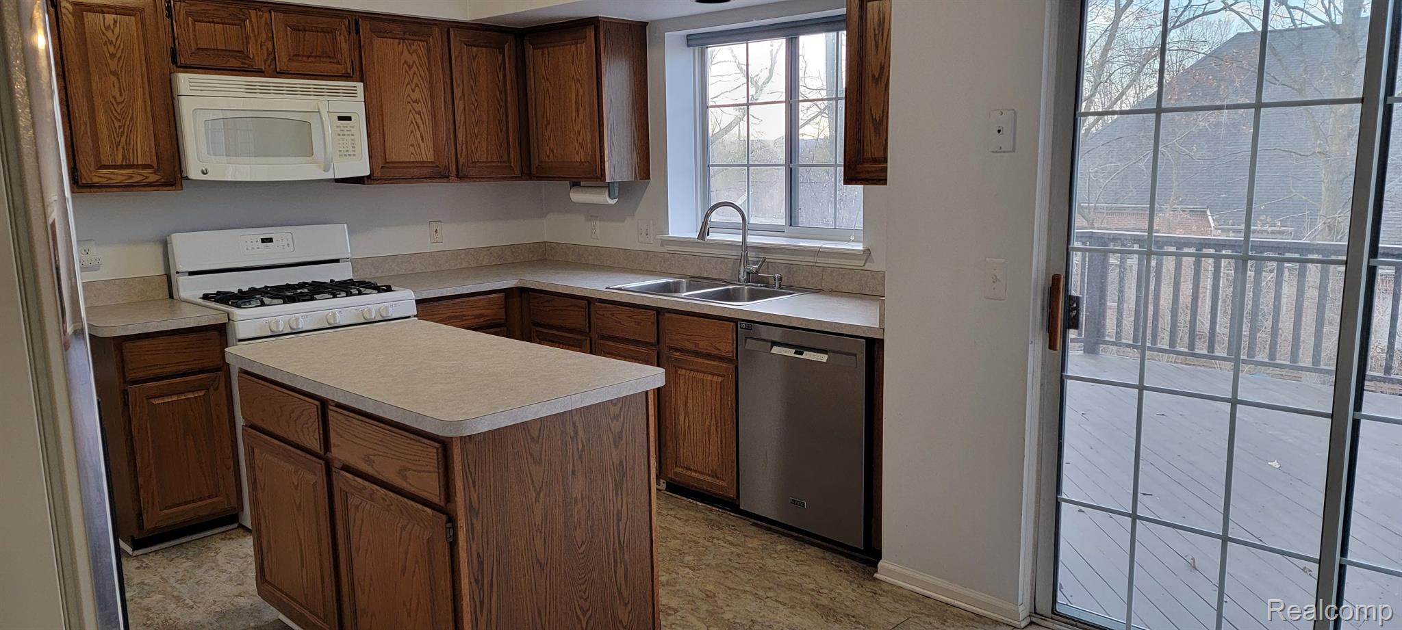 RochesterHillsCity_Oakland, Michigan 48307, United States, 4 Bedrooms Bedrooms, ,3 BathroomsBathrooms,Residential,Active,97673