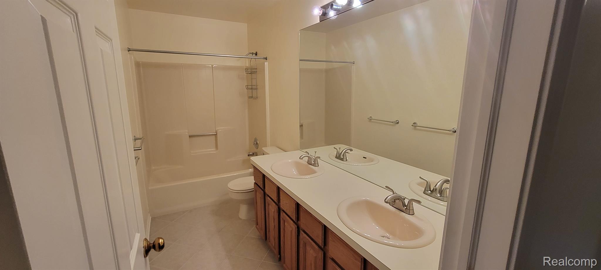 RochesterHillsCity_Oakland, Michigan 48307, United States, 4 Bedrooms Bedrooms, ,3 BathroomsBathrooms,Residential,Active,97673