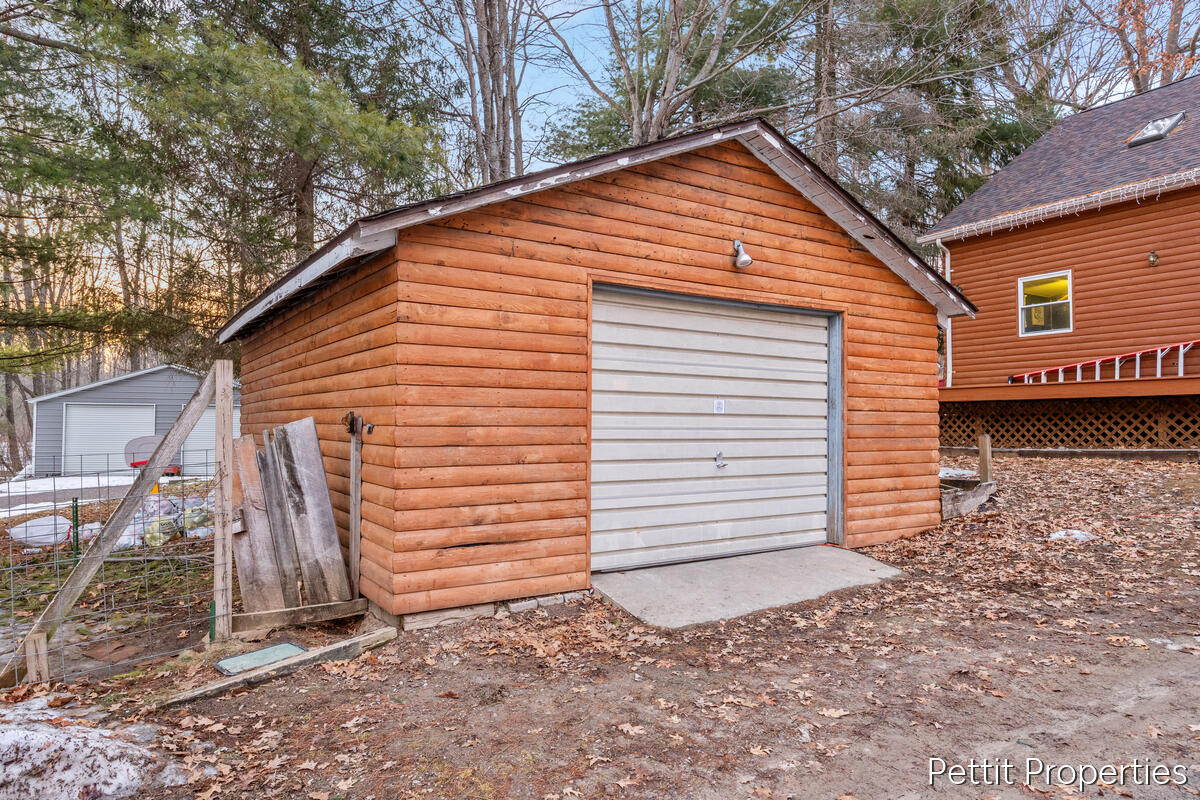 10352 N Athey Avenue