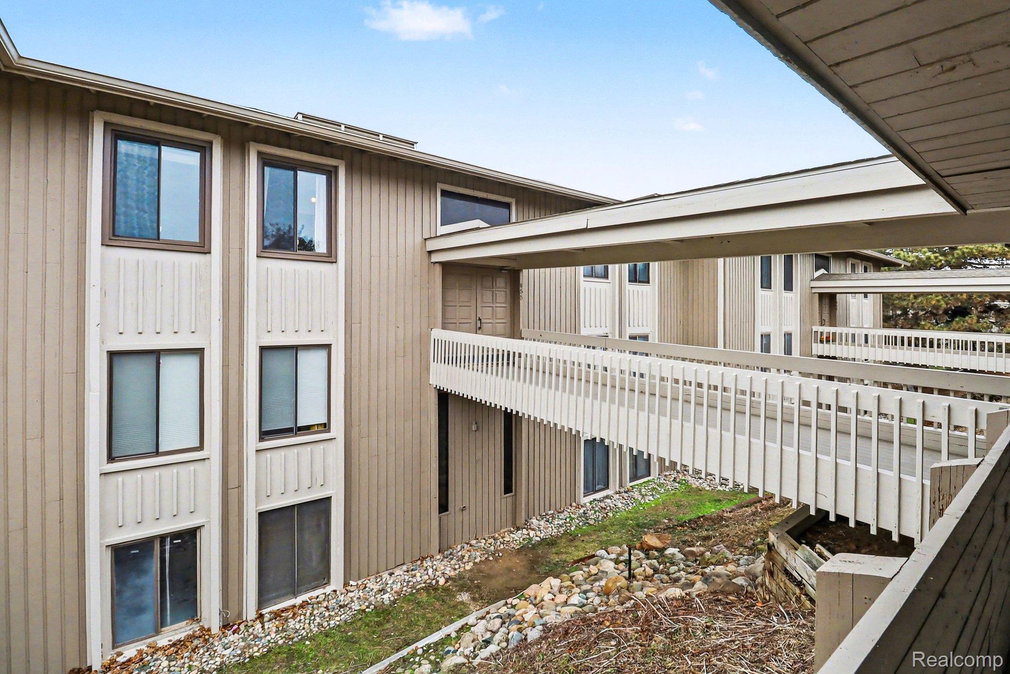 855 Cliffs Drive 303C