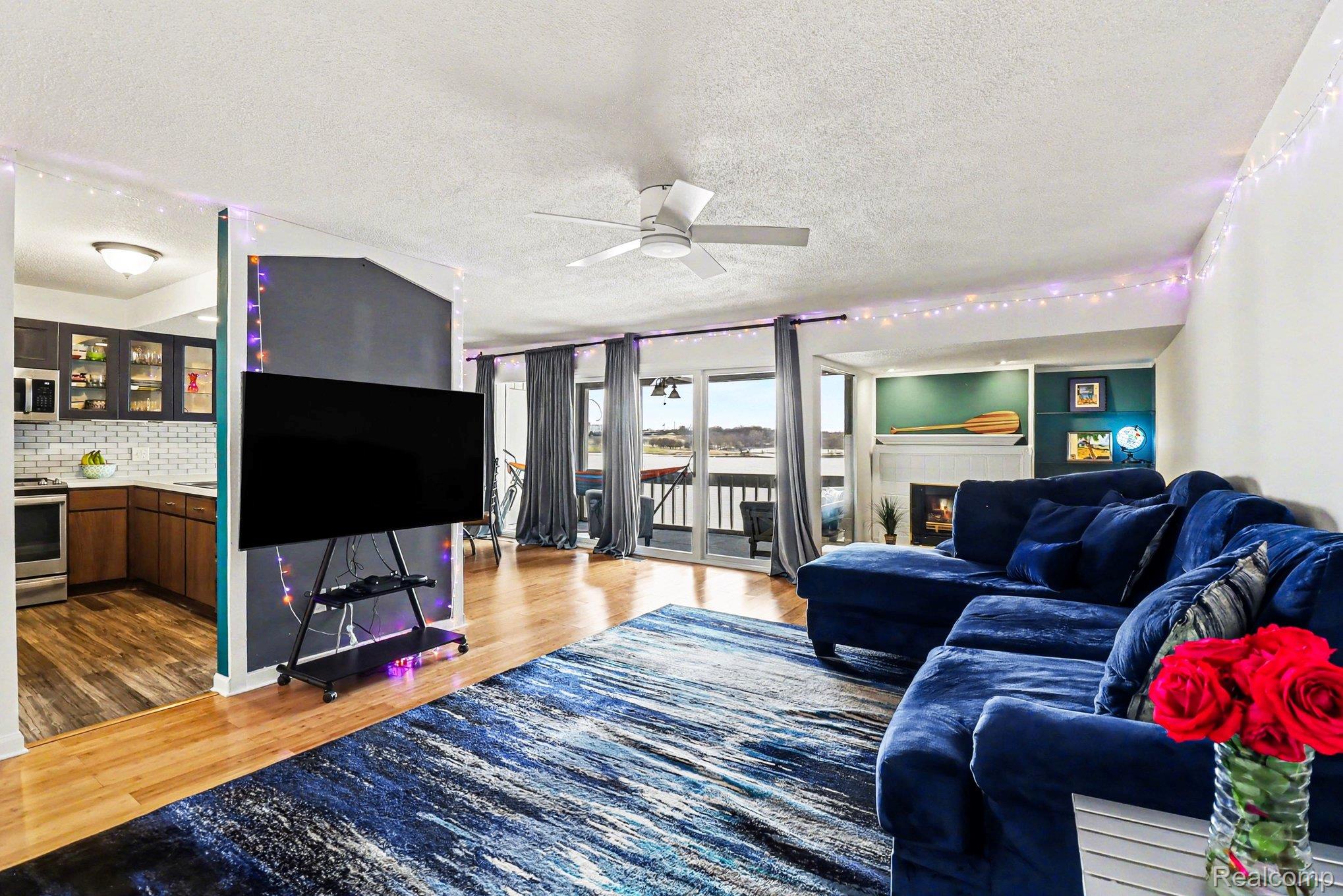 855 Cliffs Drive 303C