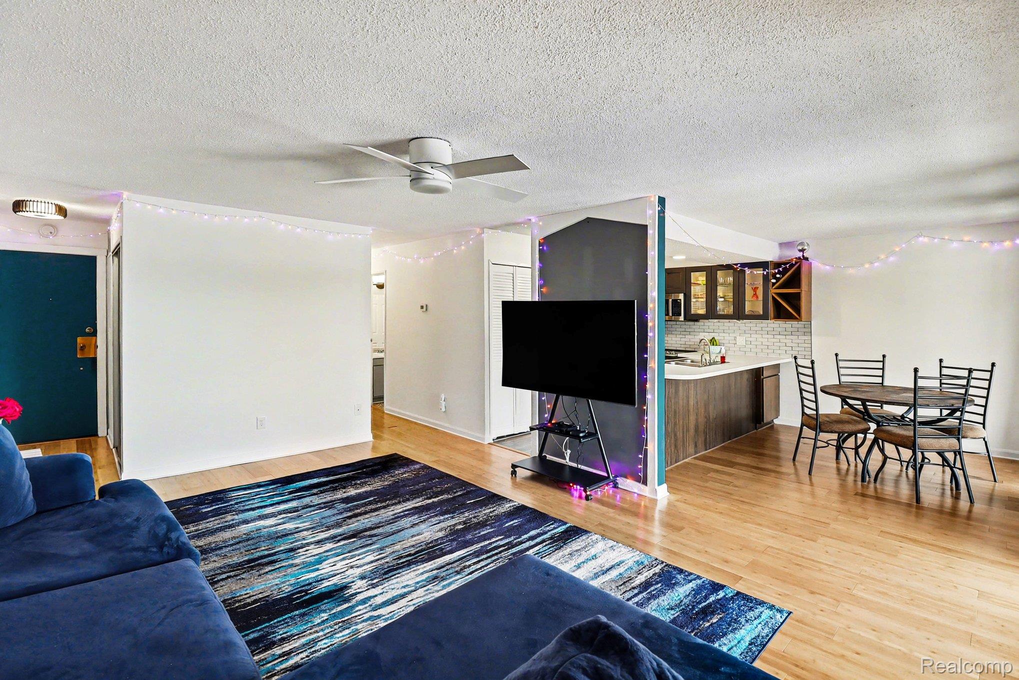 855 Cliffs Drive 303C