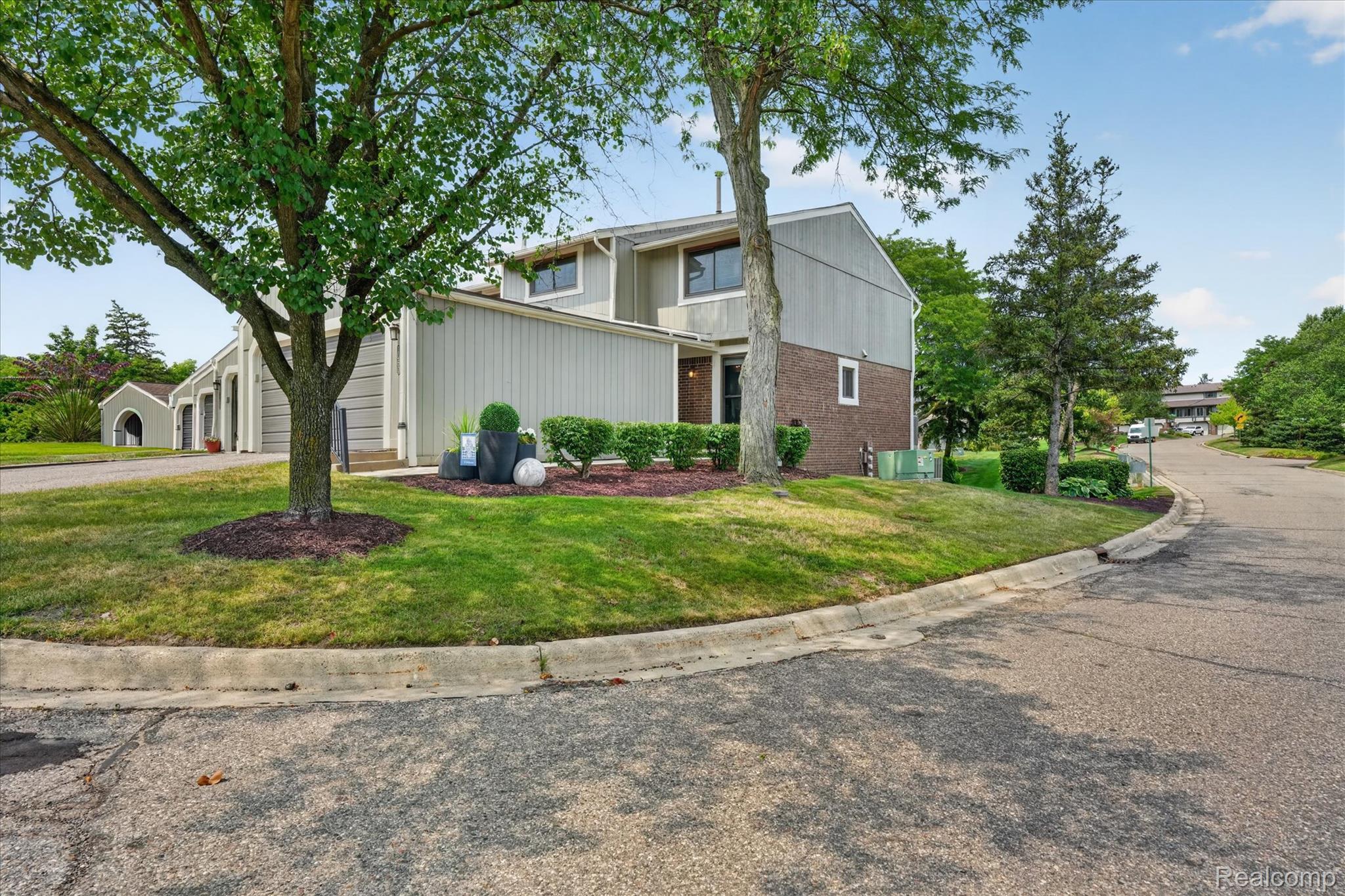 1060 Bristol Court