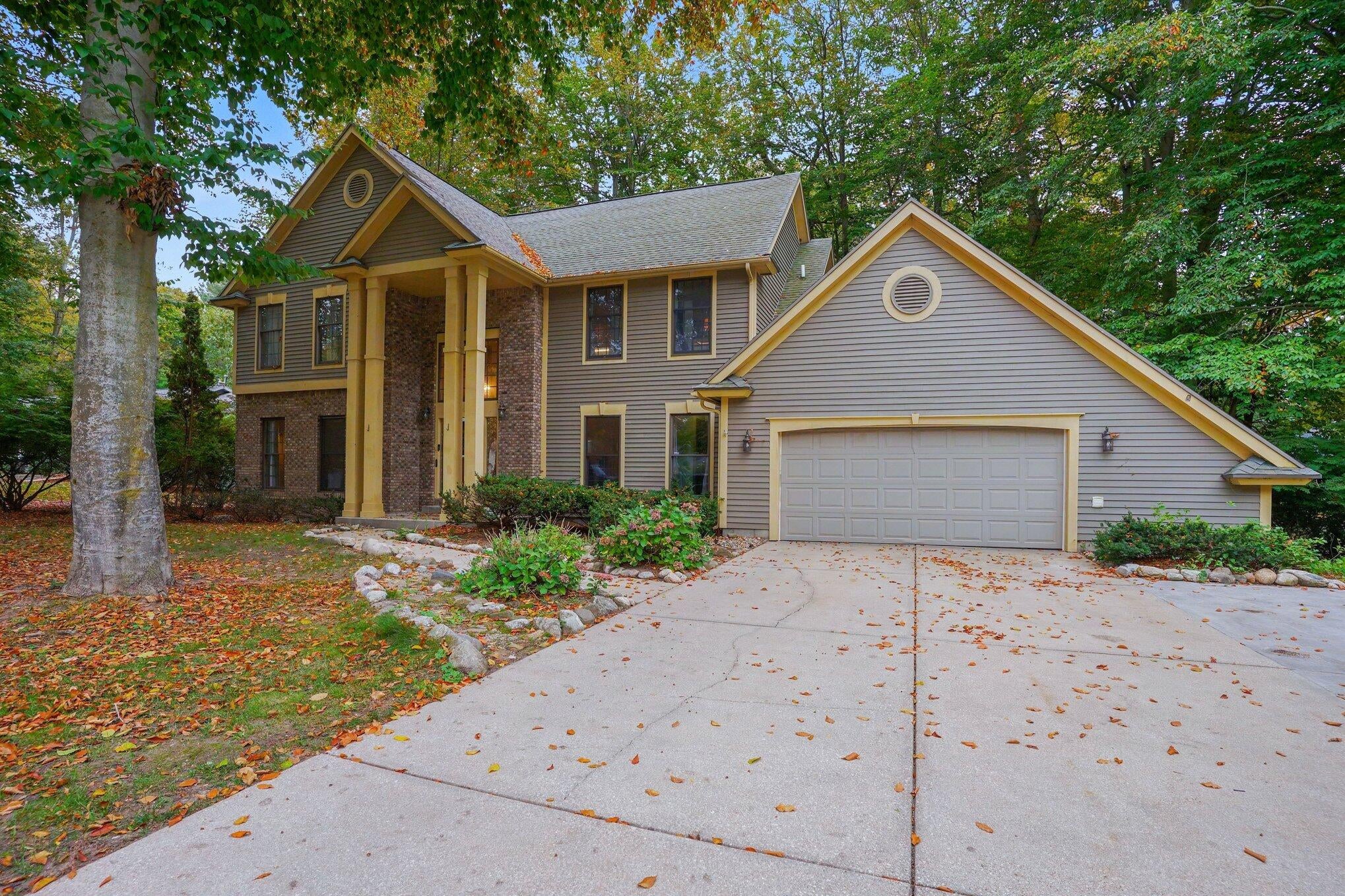 945 W Wellington Court