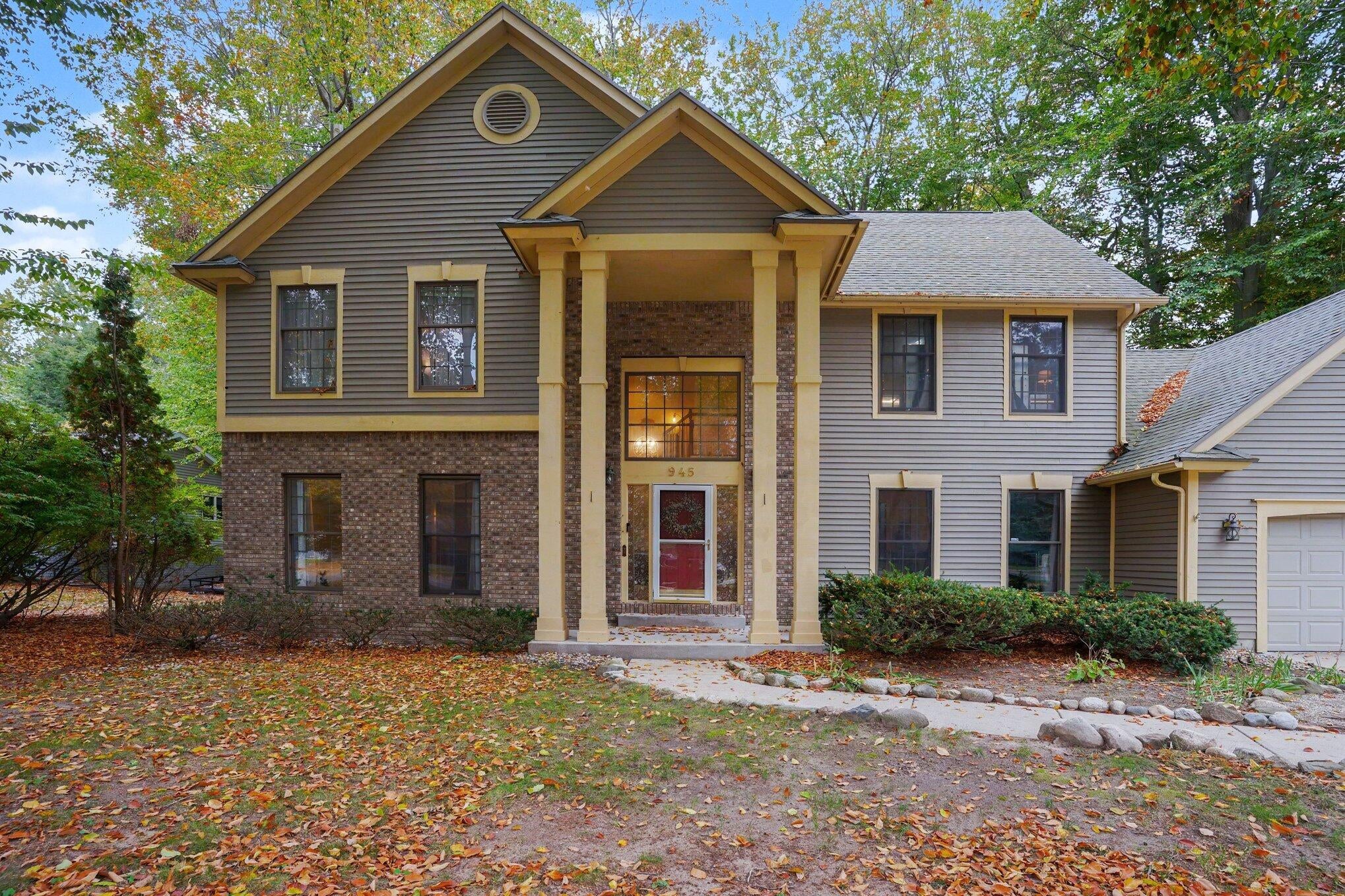 945 W Wellington Court