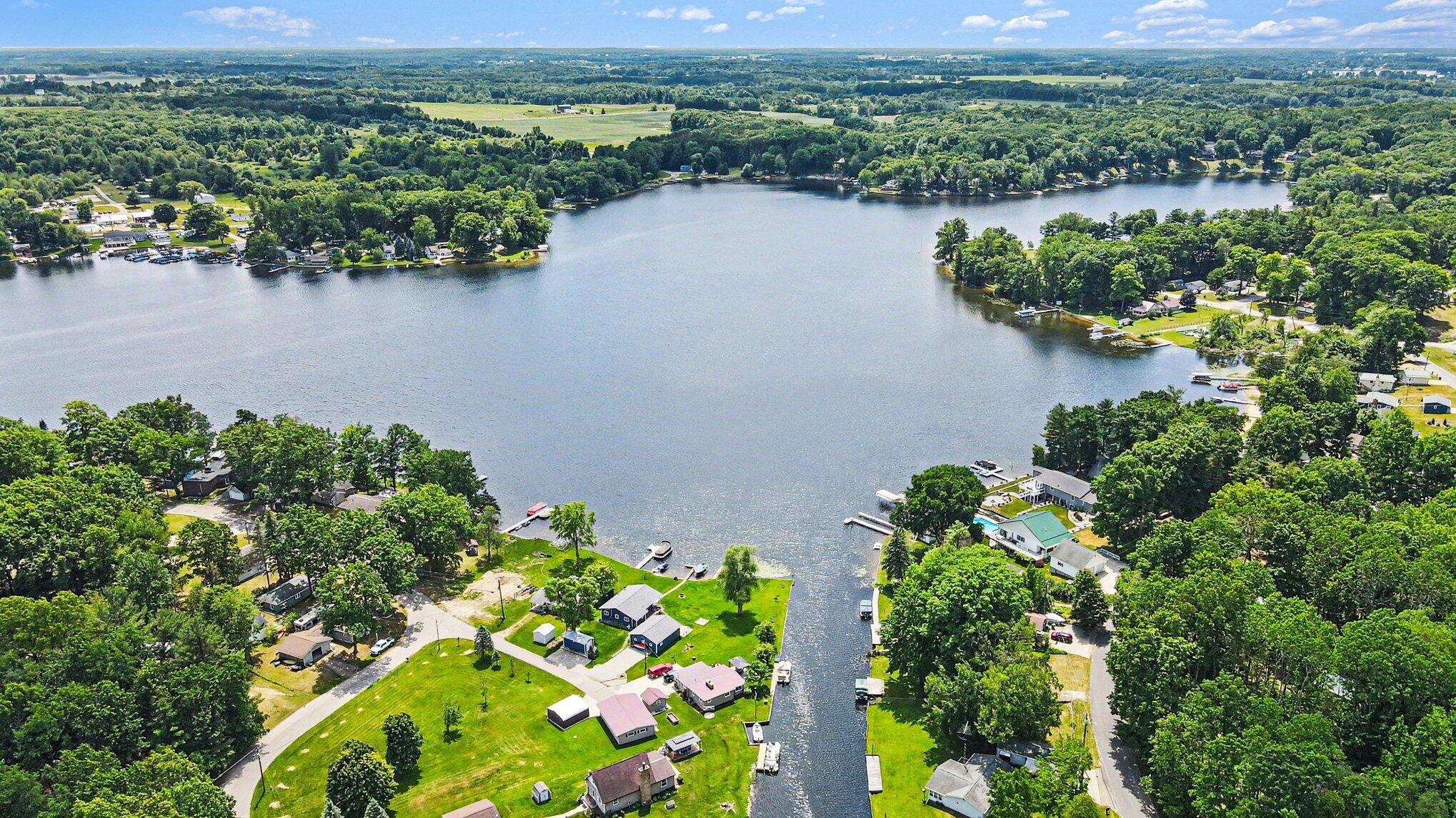 11482 Lakeshore Drive