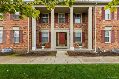 Photo of 1665 Huntington Park, Rochester Hills City, MI 48309 (MLS # 20261083158)