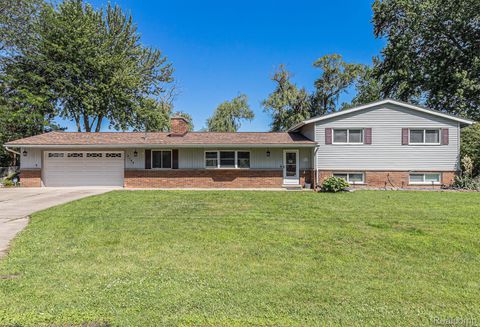 2145 Helmsford Drive Wolverine Lake Village MI 48390