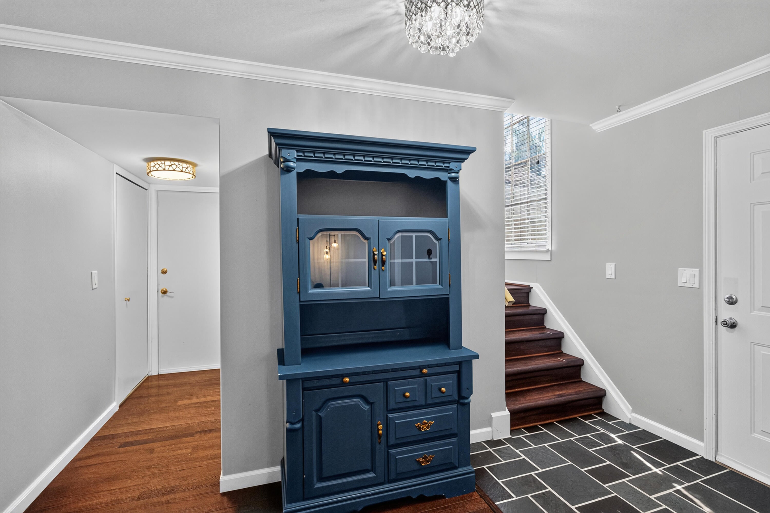1285 Lamplighter Lane