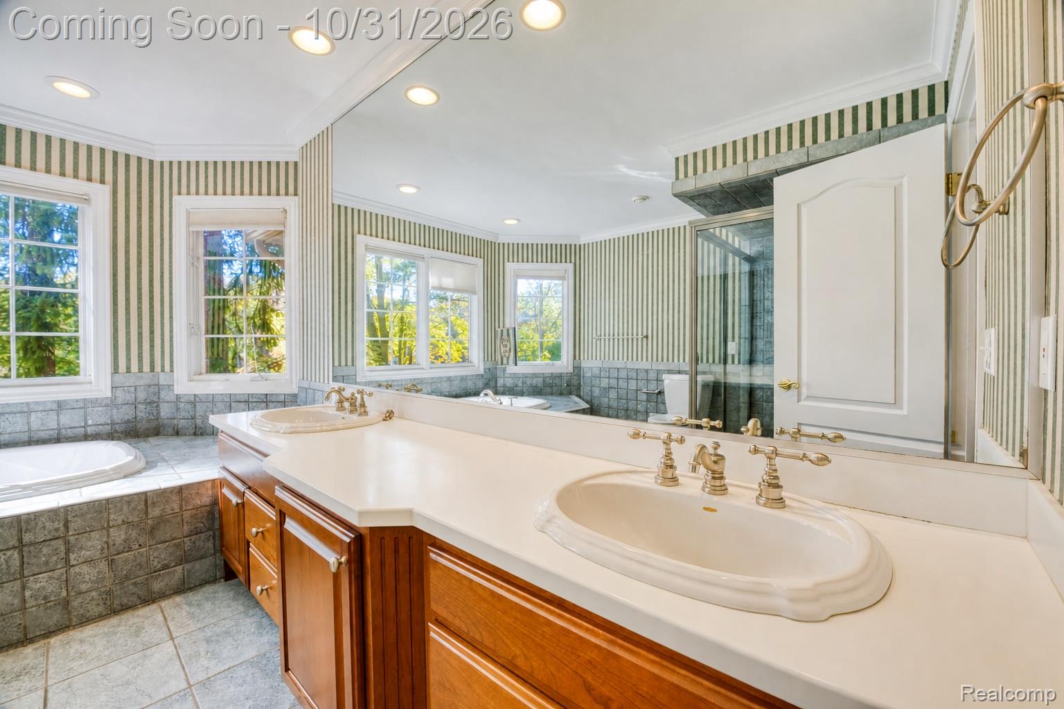 7938 Bridge Valley