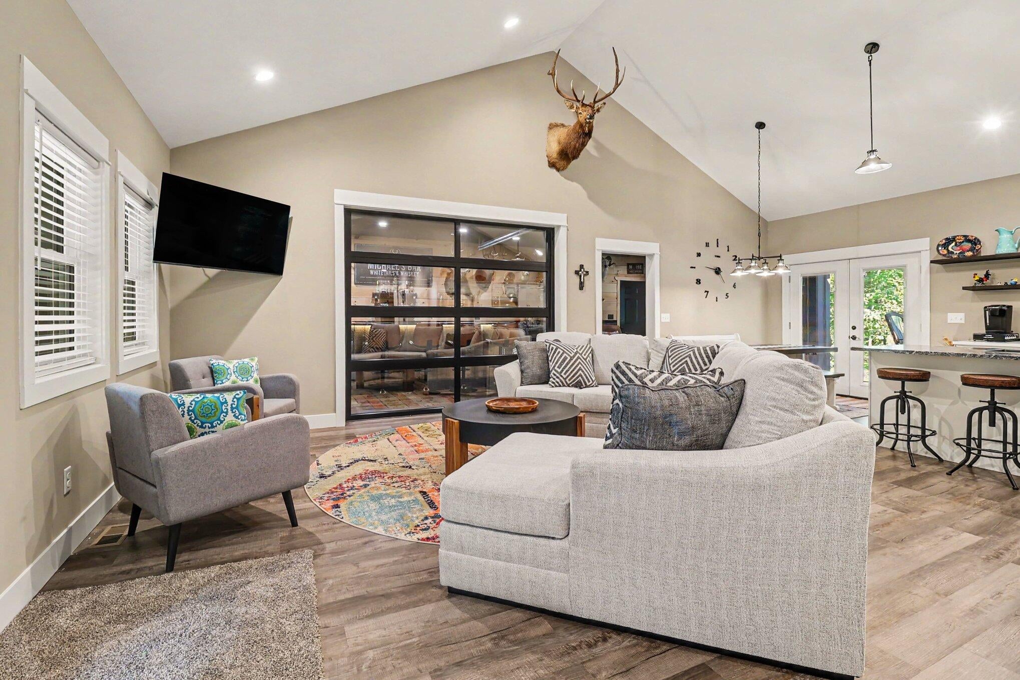 2585 E Mcmillan Road