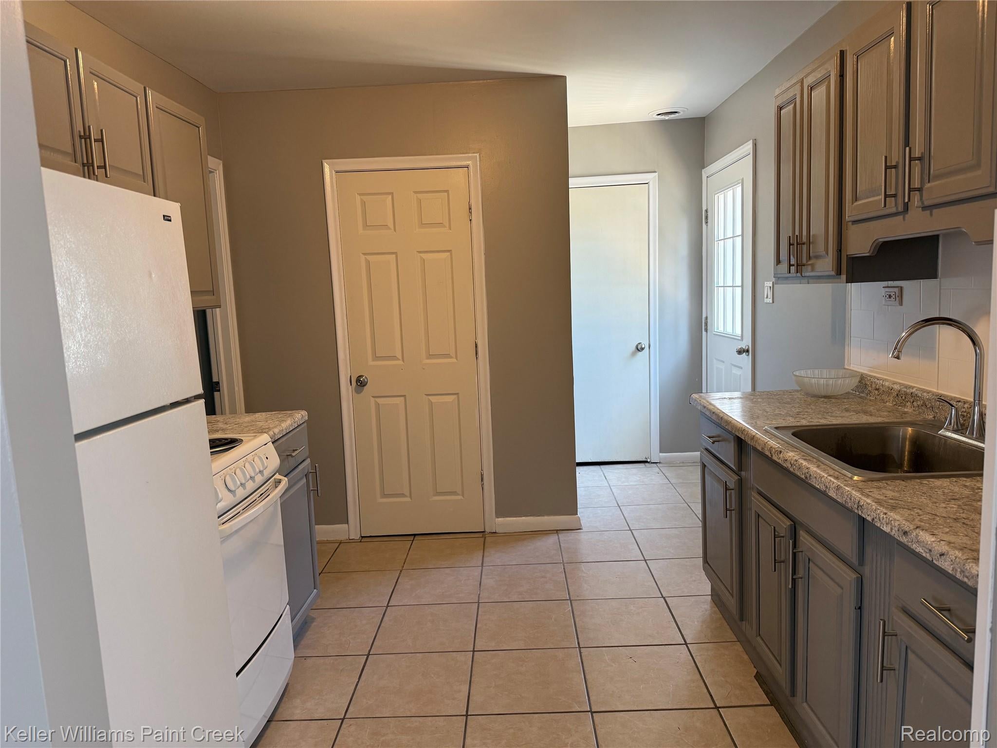 70190 N Main Street 3