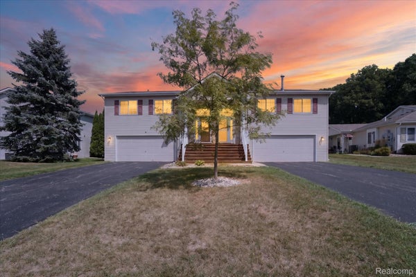 9515 TIMBER RIDGE DR, GRAND BLANC, MI 48439 - Image bc14601236d3b1cc17b4f9cdfd7b8669/492729806